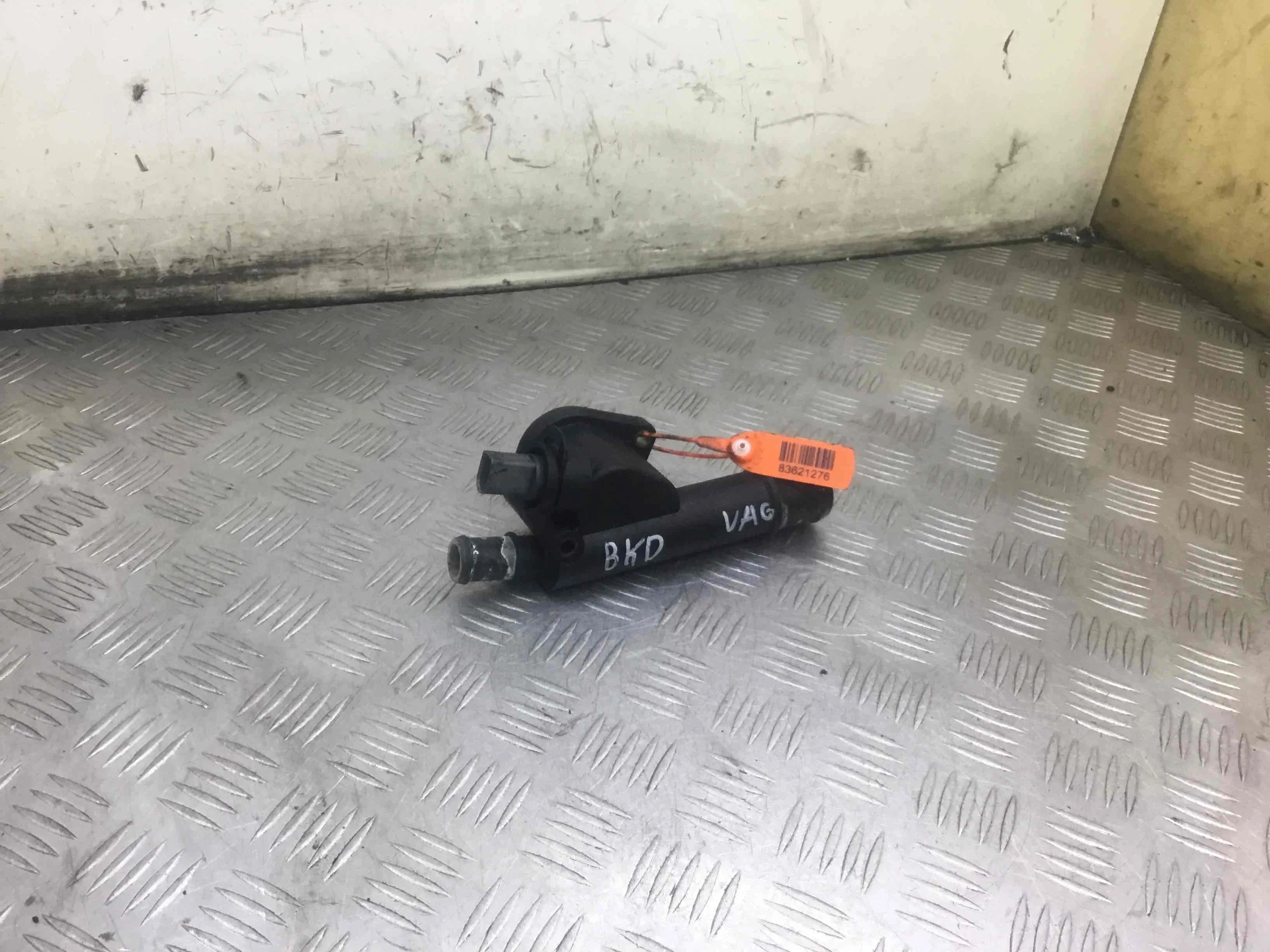 Фланец (тройник) системы охлаждения SEAT Altea 1 поколение (2004-2009) дизель 2.0 TDI DSG