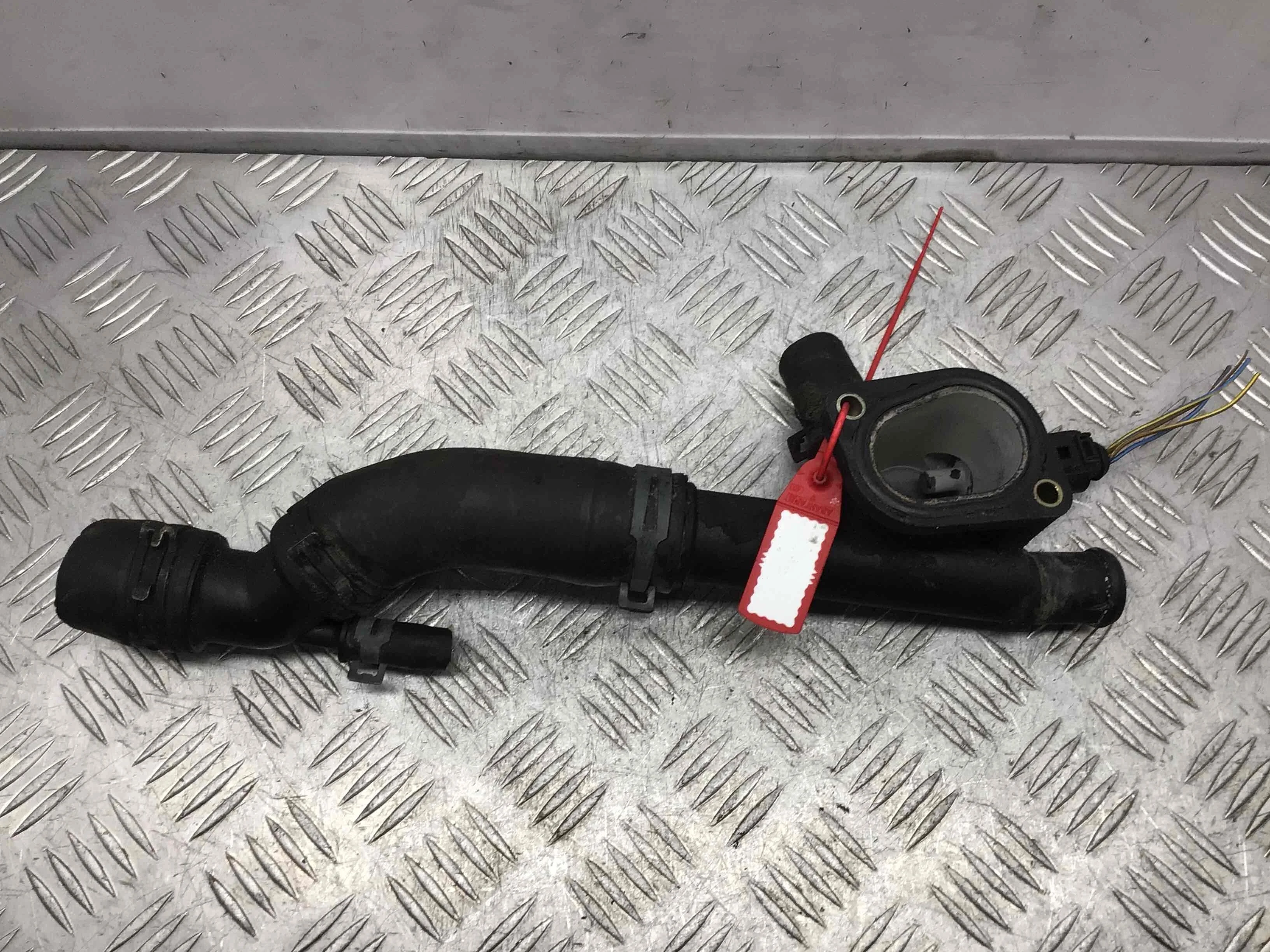 Фланец (тройник) системы охлаждения Volkswagen Polo 3 поколение (1994-2001) дизель 1.9 TDI Механика Х/б