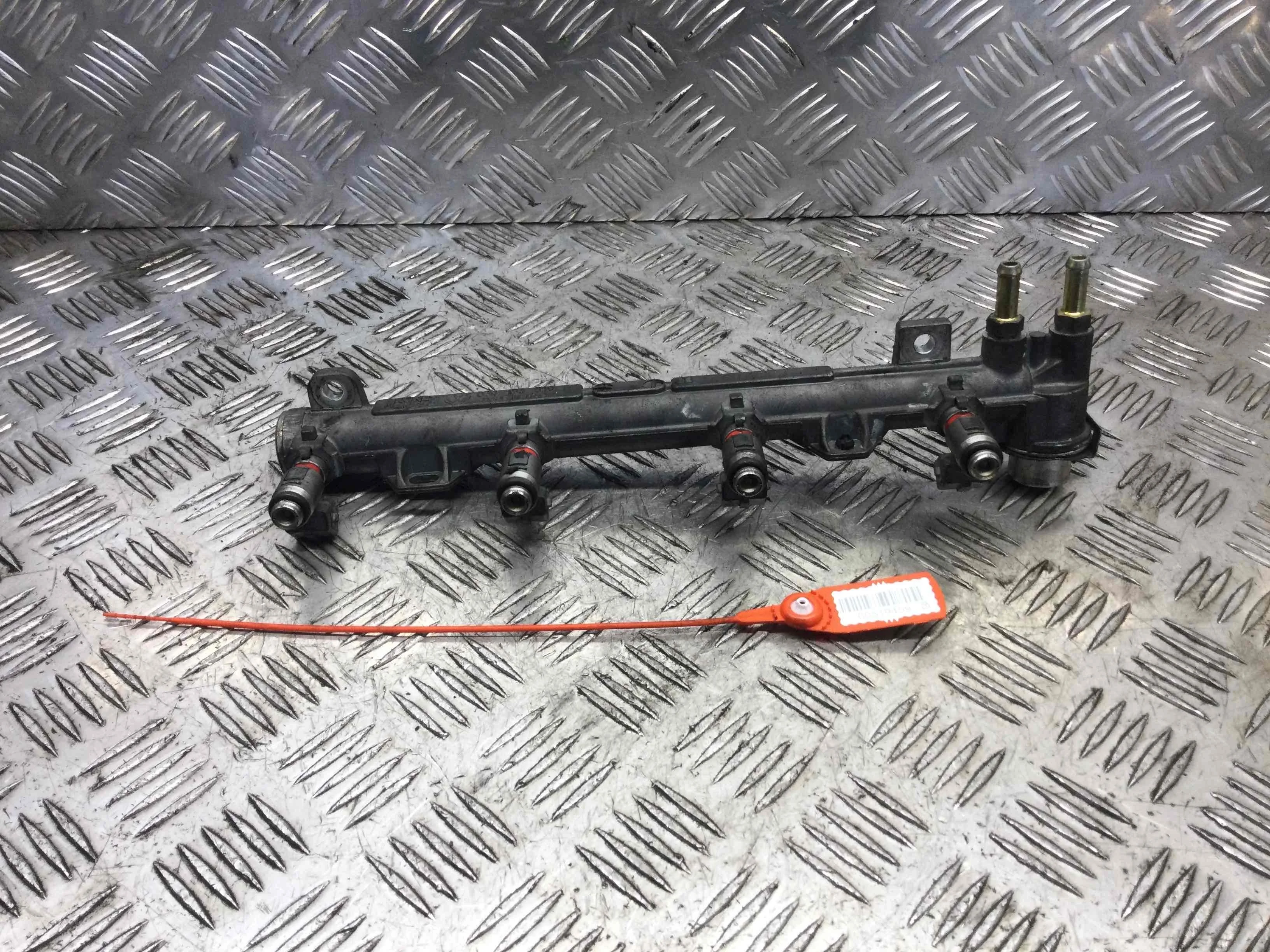 Форсунка Volkswagen Golf 4 поколение (1997-2004) бензин 1.4 i Механика Х/б