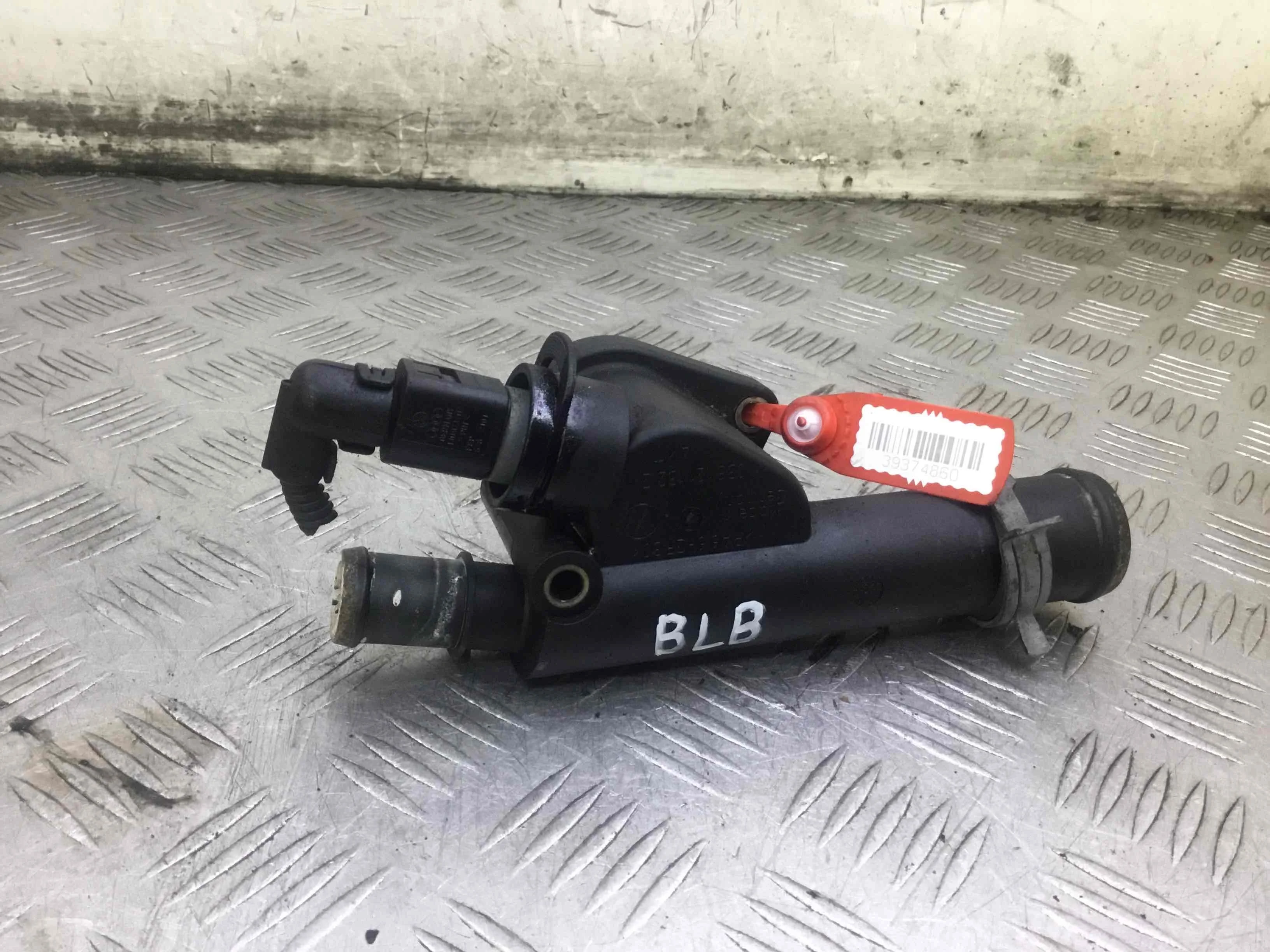 Фланец (тройник) системы охлаждения Audi A4 B7 (2004-2008) дизель 2.0 TDI Механика Седан