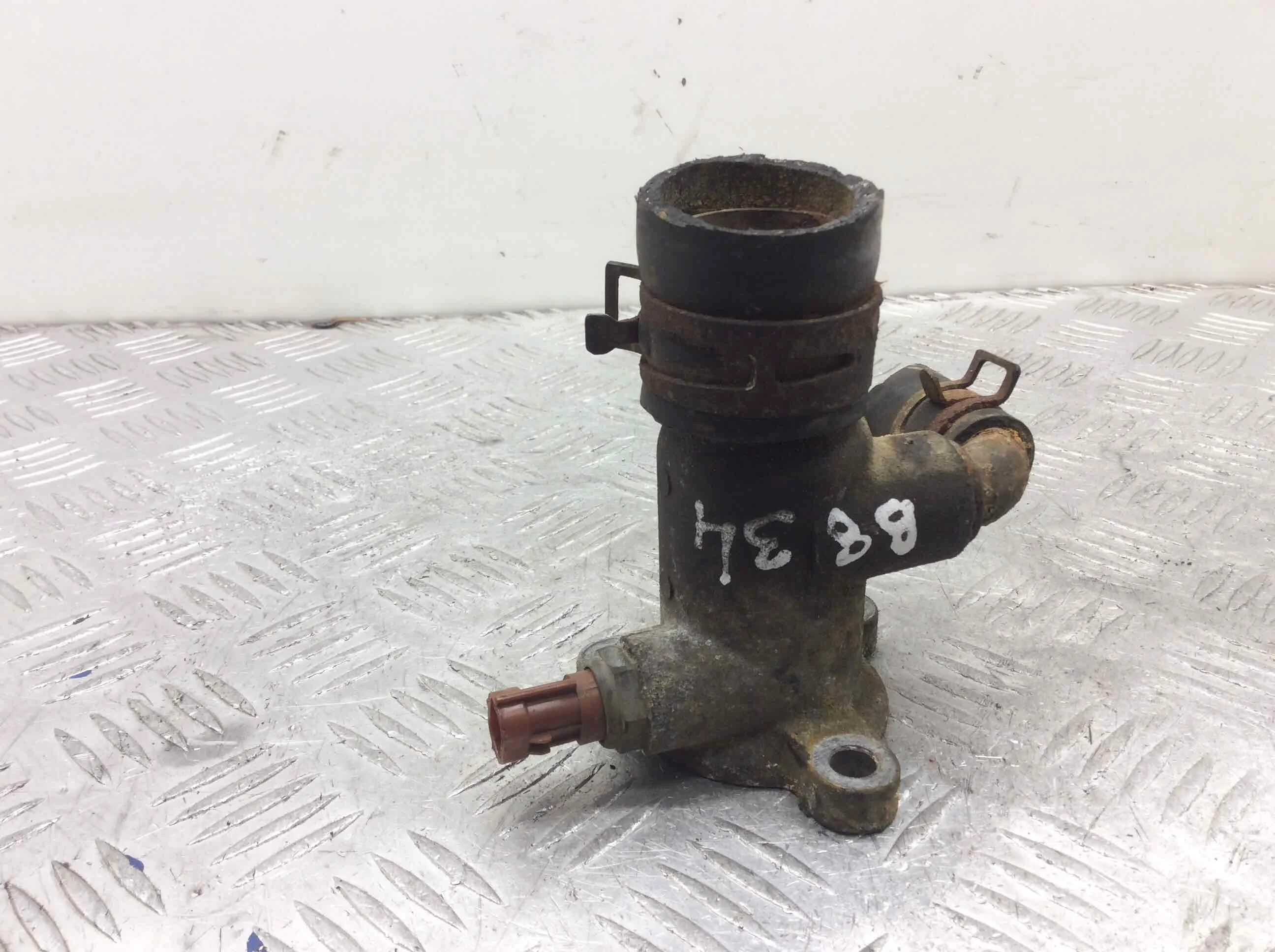 Фланец (тройник) системы охлаждения Suzuki SX4 1 поколение (2006-2014) бензин 1.6 i Механика Седан