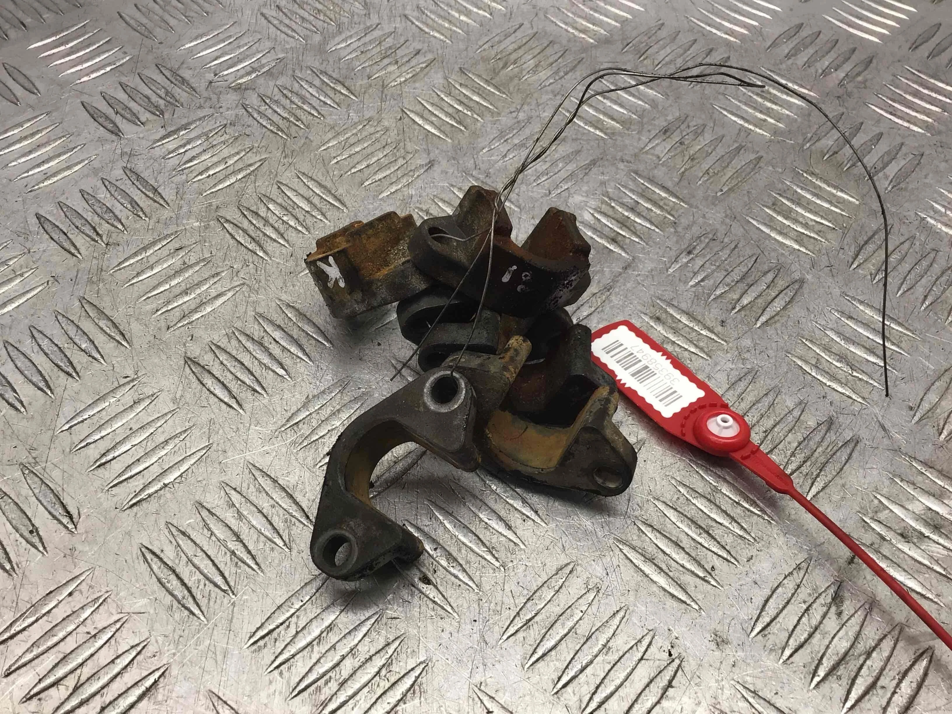 Скоба (кронштейн) крепления форсунки Land Rover Range Rover 3 поколение (2002-2005) дизель 3.0 d Автомат