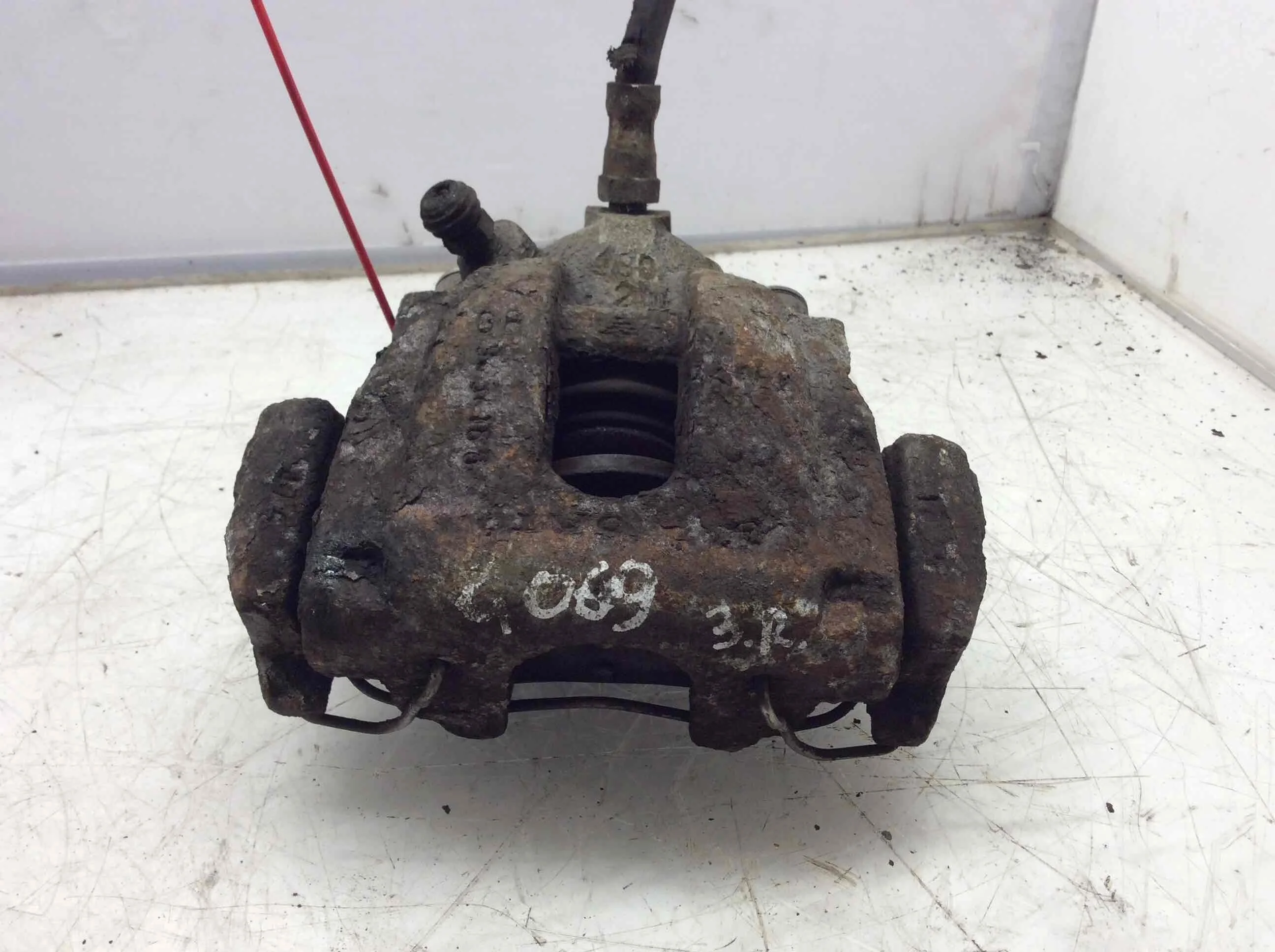 Суппорт задний правый Volvo V70 2 поколение (2000-2005) бензин 2.4 i Механика Универсал