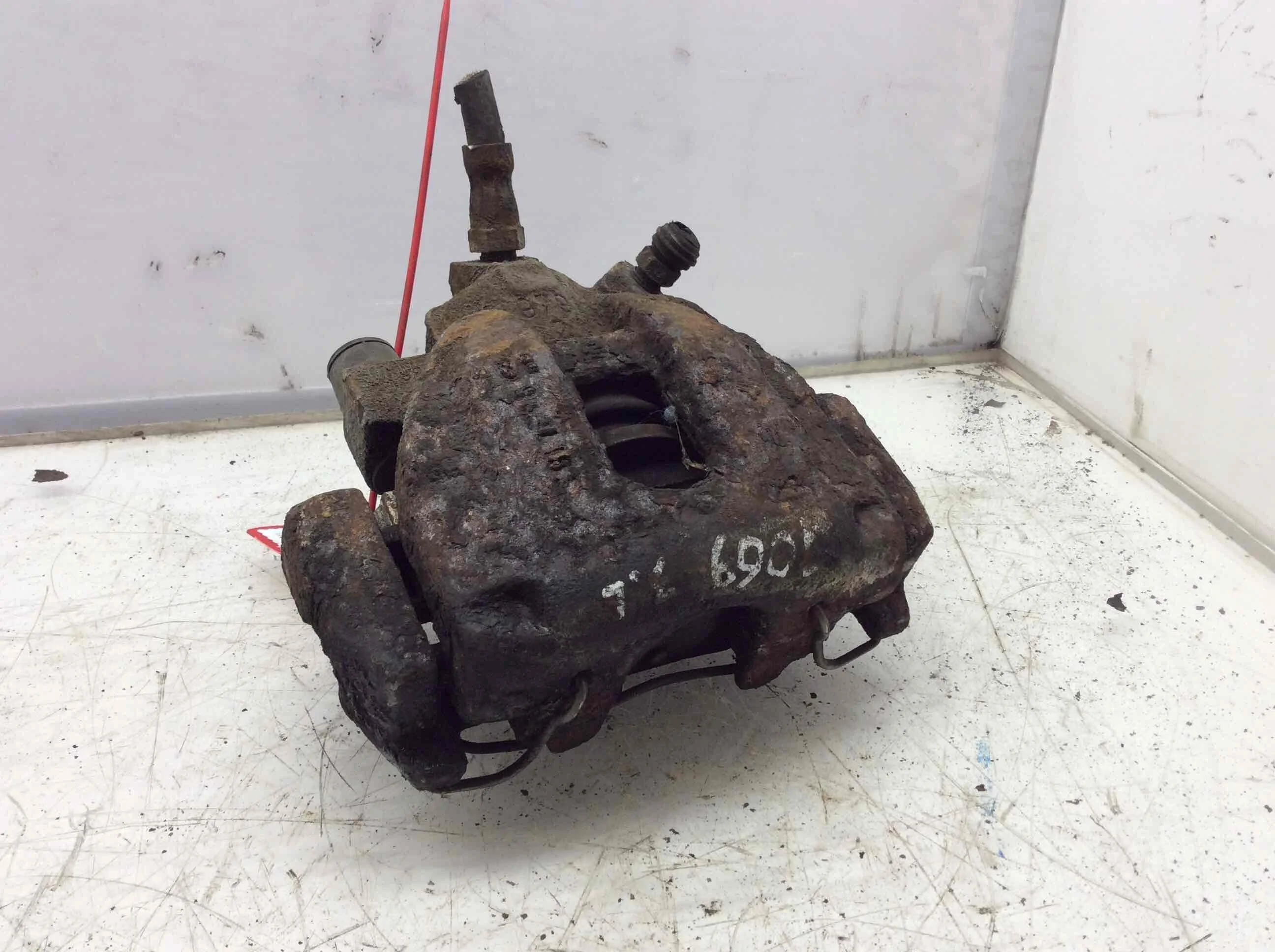 Суппорт задний левый Volvo V70 2 поколение (2000-2005) бензин 2.4 i Механика Универсал