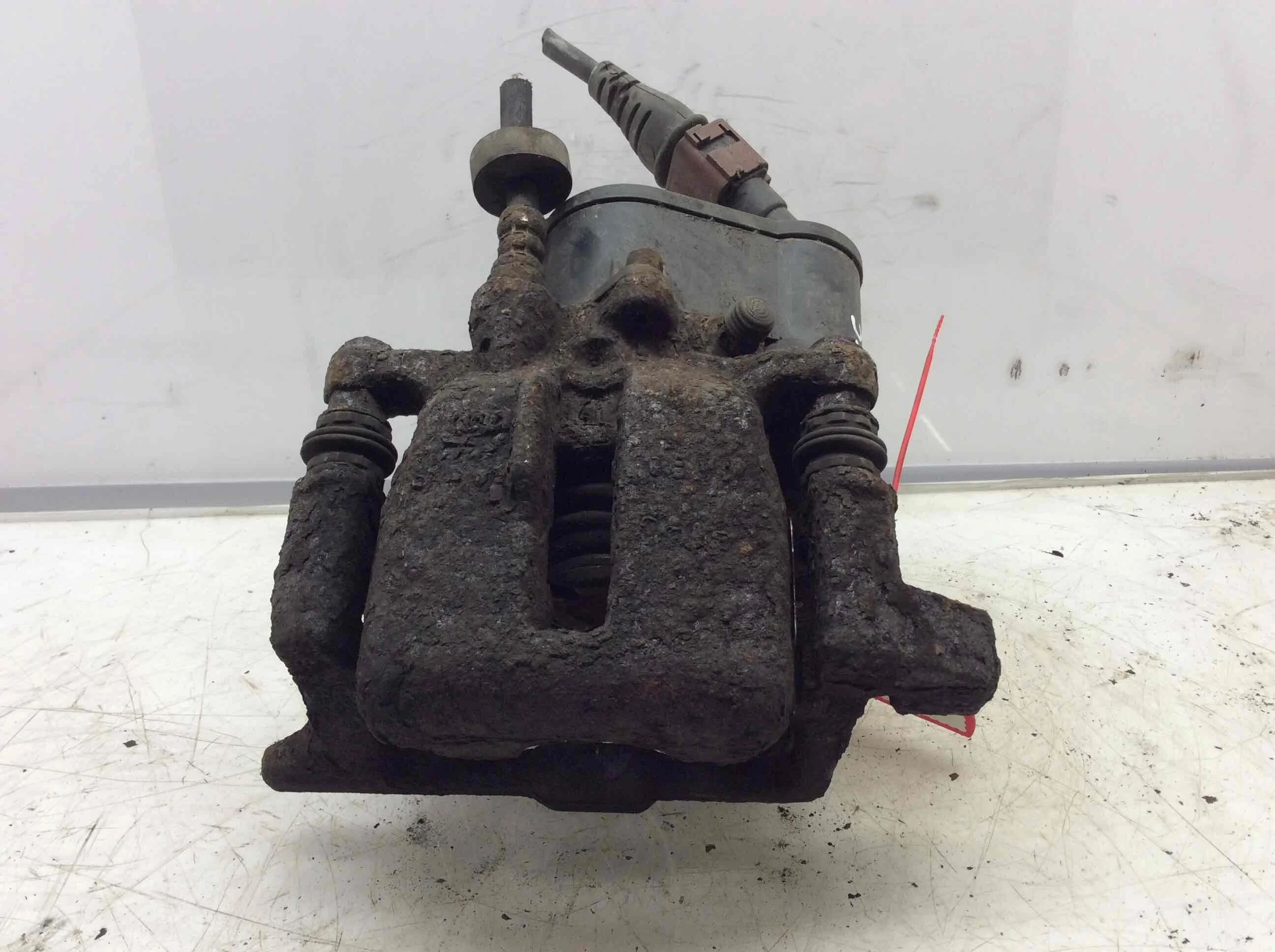 Суппорт задний правый Audi A6 C6/4F (2004-2008) дизель 3.0 TDI Механика Универсал