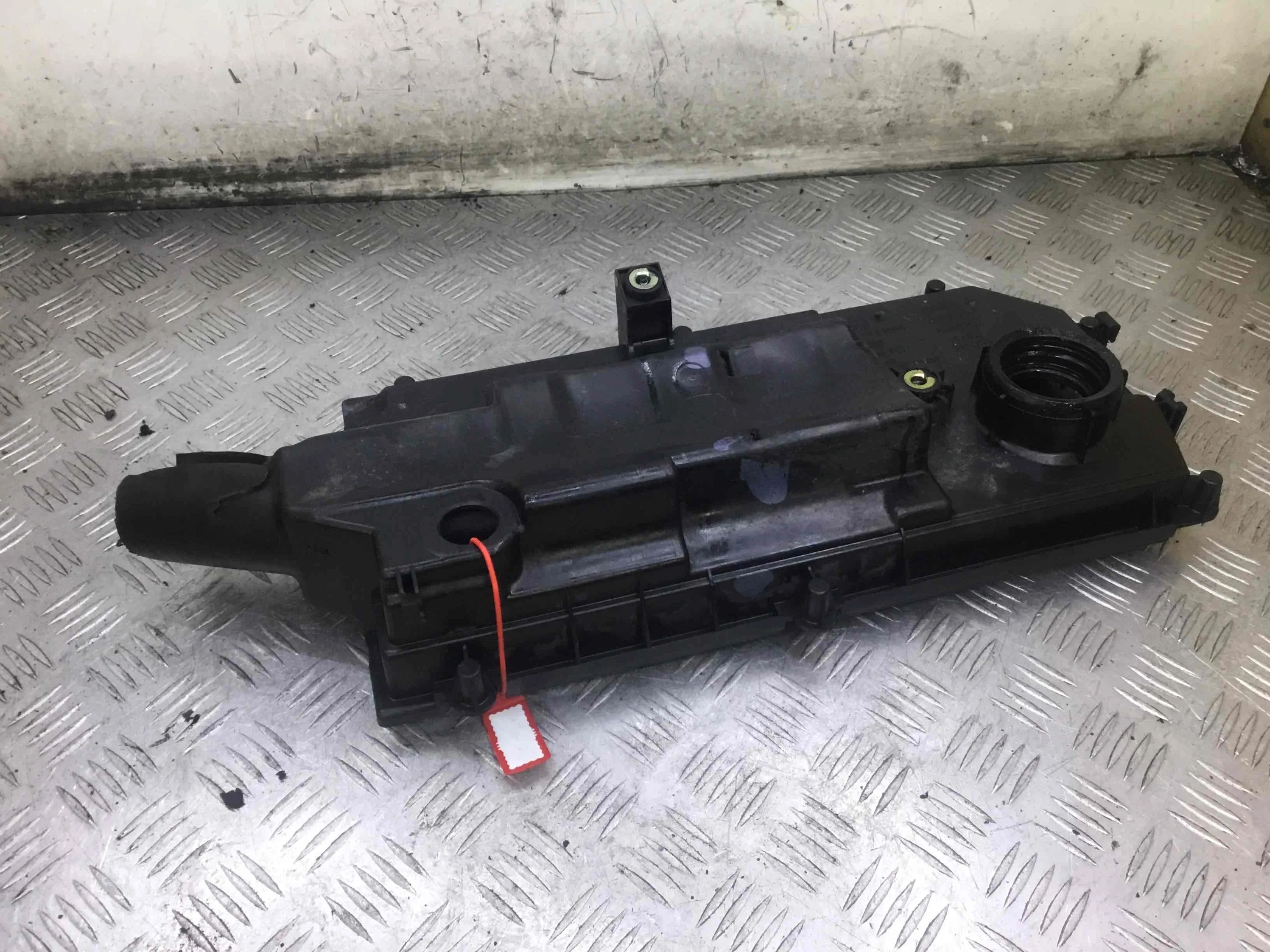 Клапанная крышка Volkswagen Polo 3 поколение (1994-2001) бензин 1.4 i Механика Х/б