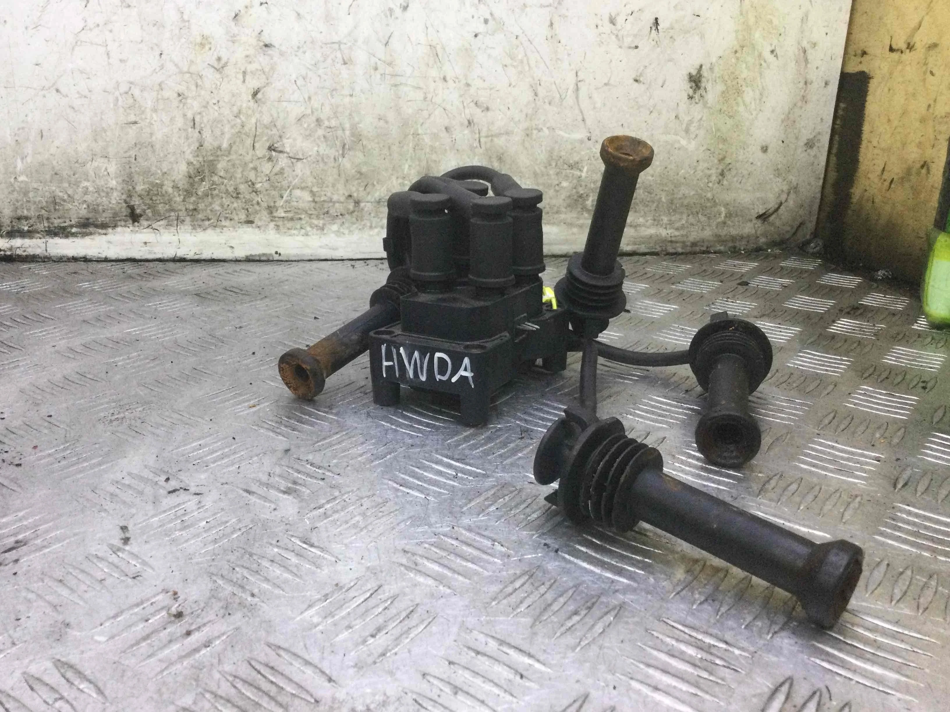 Катушка зажигания Ford Focus 2 поколение (2005-2008) бензин 1.6 i Автомат Х/б