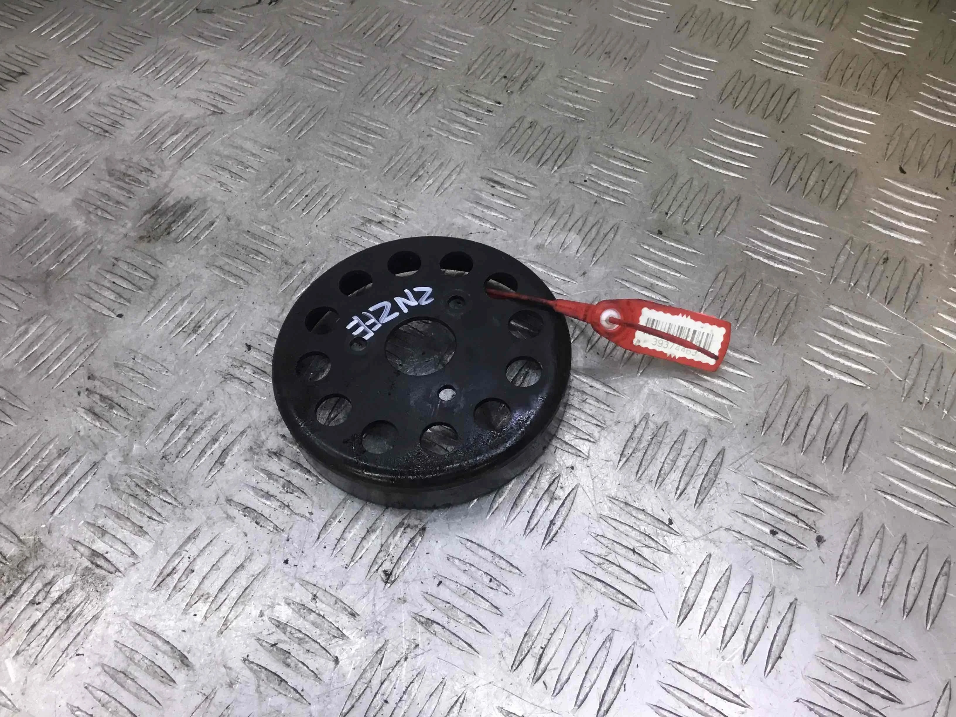 Шкив помпы Toyota Yaris P1 (1999-2003) бензин 1.3 i Механика Х/б