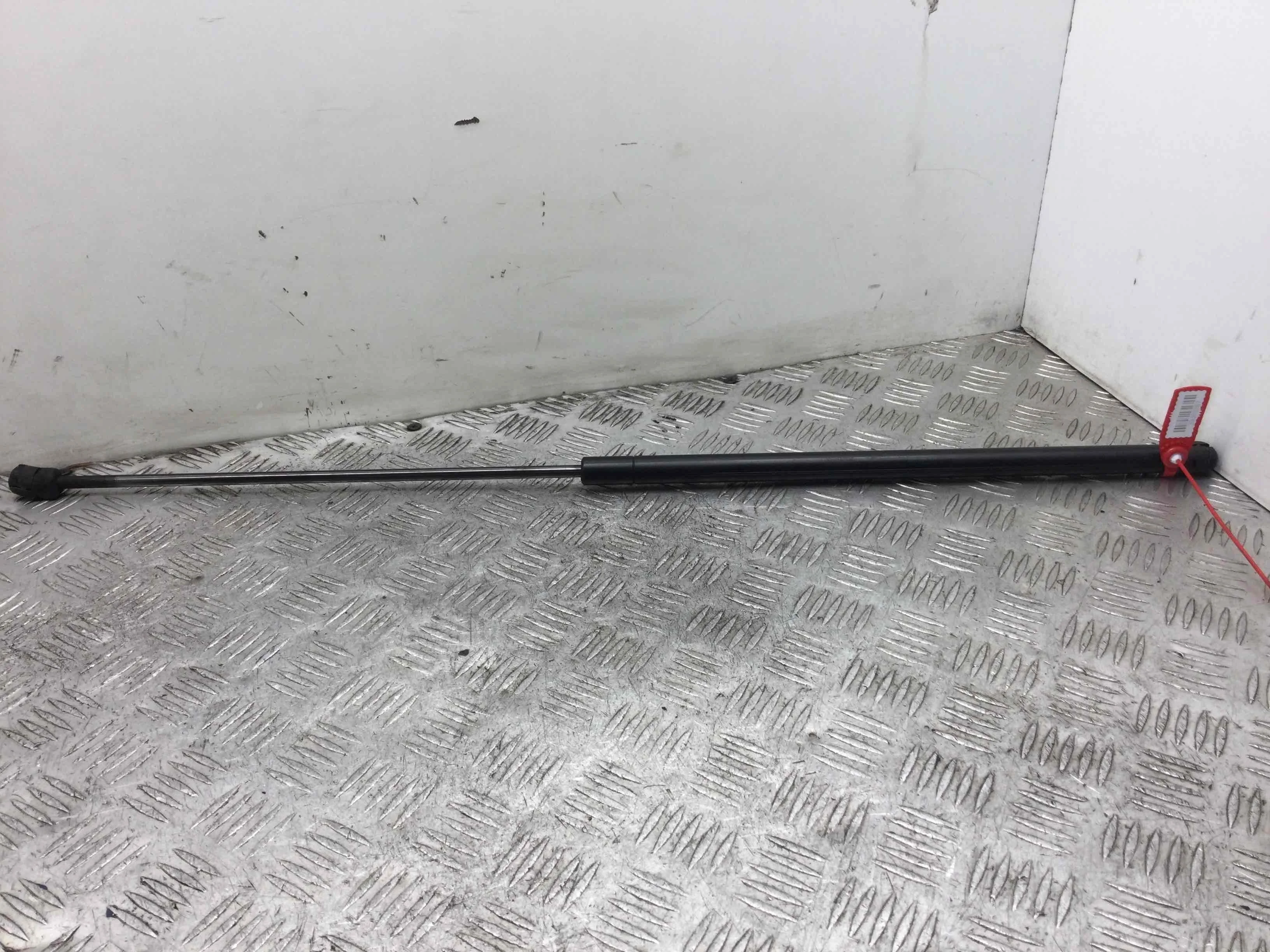 Амортизатор капота Audi A6 C5/4B (1997-2004) дизель 2.5 TDI Механика Универсал