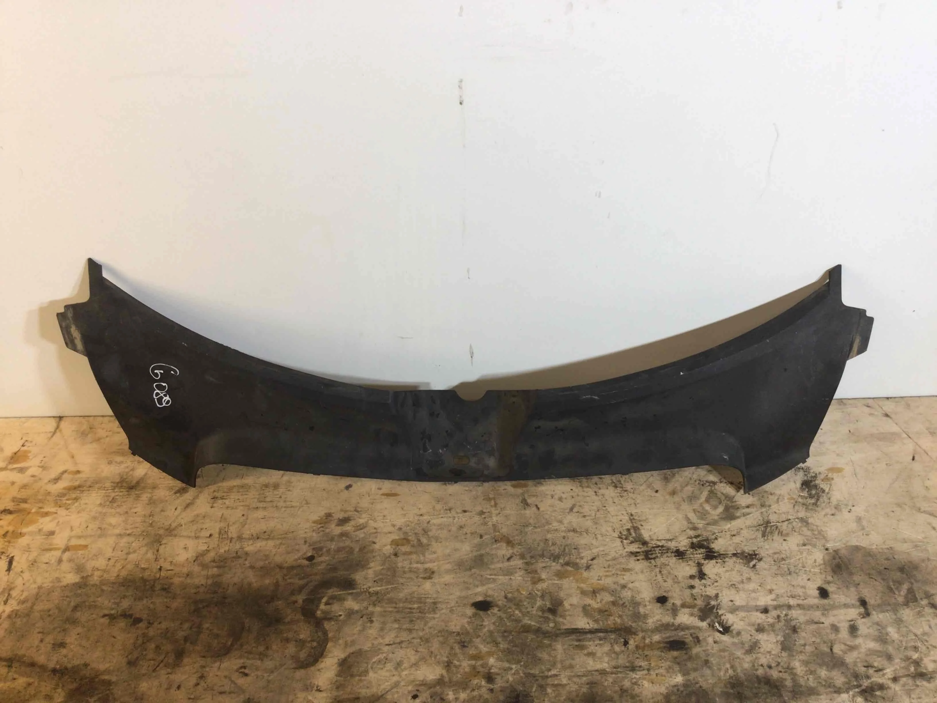 Накладка замка капота Audi A6 C6/4F (2004-2008) дизель 3.0 TDI Механика Универсал