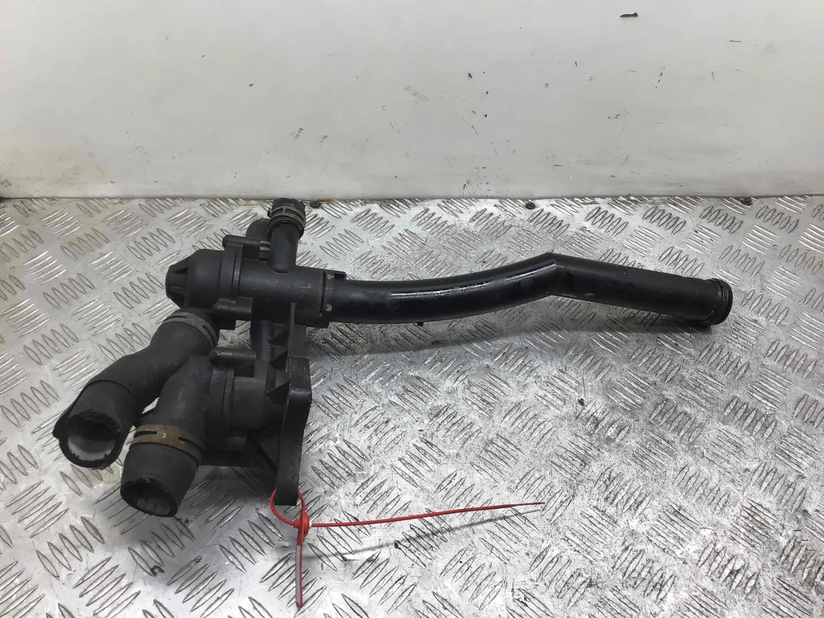 Корпус термостата Skoda Fabia 2 поколение (2007-2010) бензин 1.6 i Автомат Седан