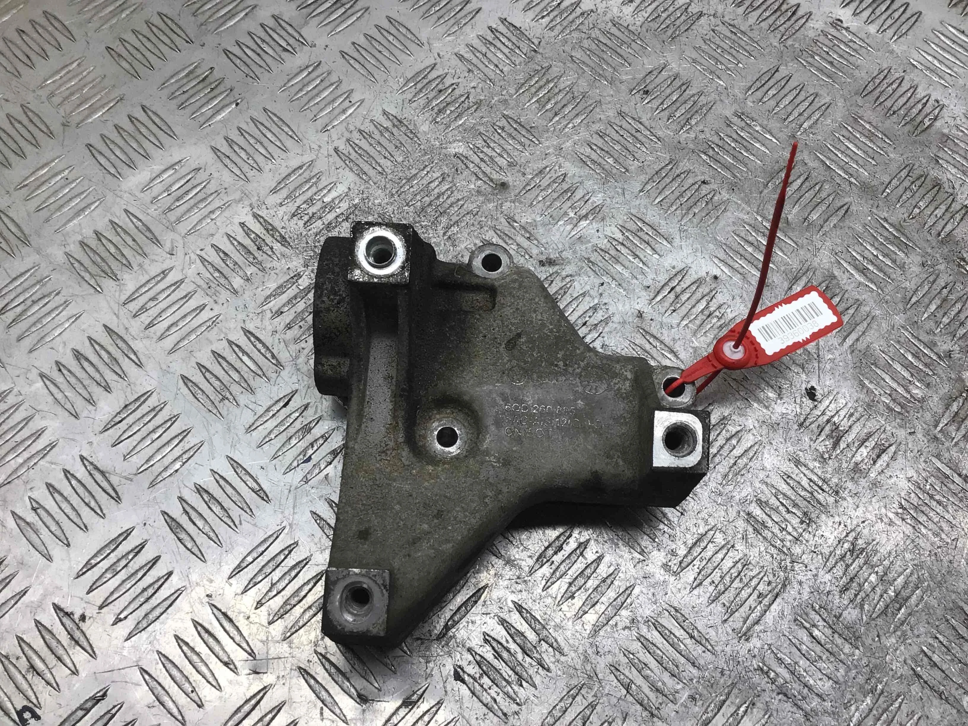 Кронштейн компрессора кондиционера Skoda Fabia 2 поколение (2007-2010) бензин 1.6 i Автомат Седан