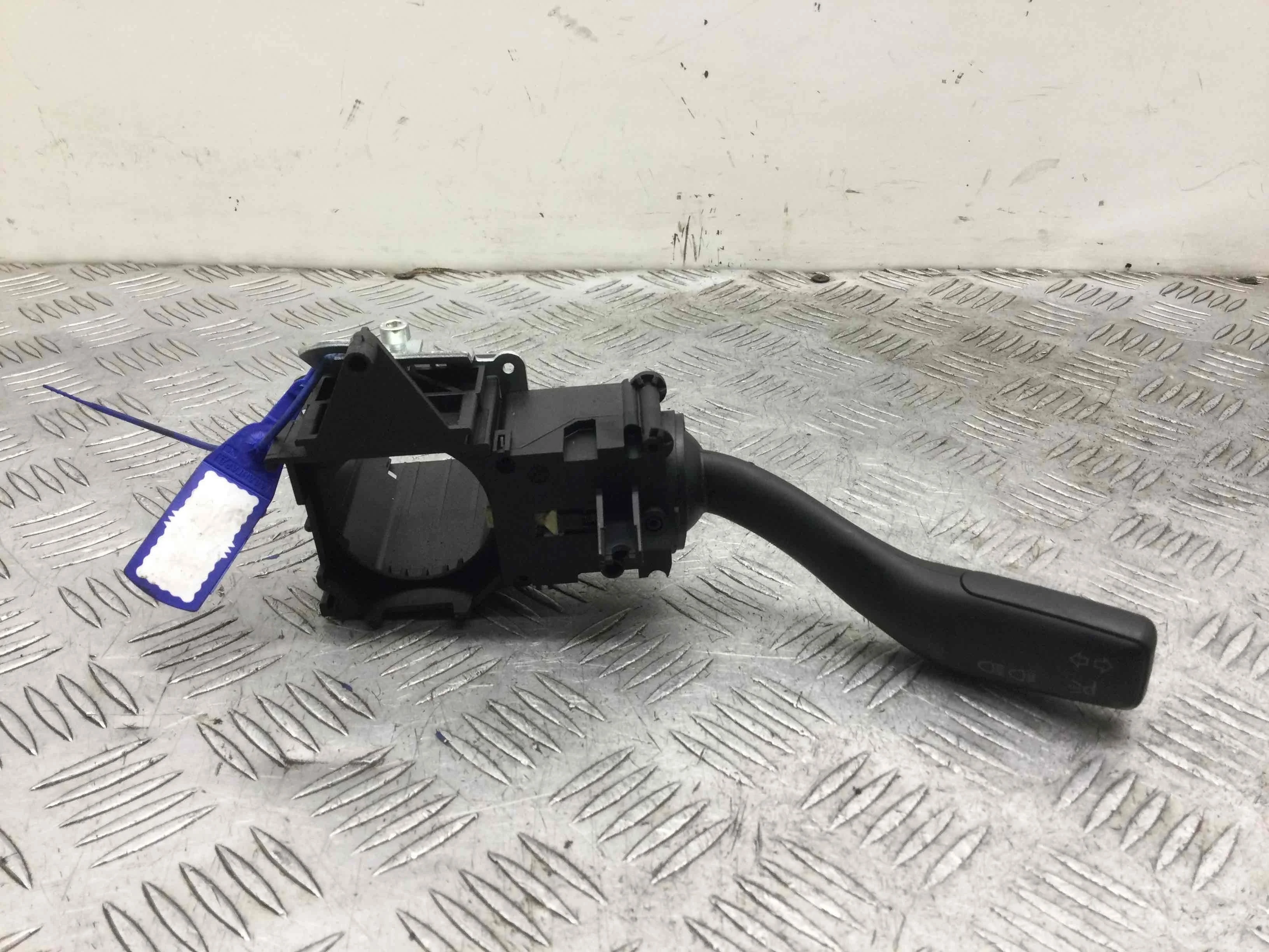 Переключатель подрулевой (стрекоза) Audi A6 C6/4F (2004-2008) дизель 3.0 TDI Механика Универсал