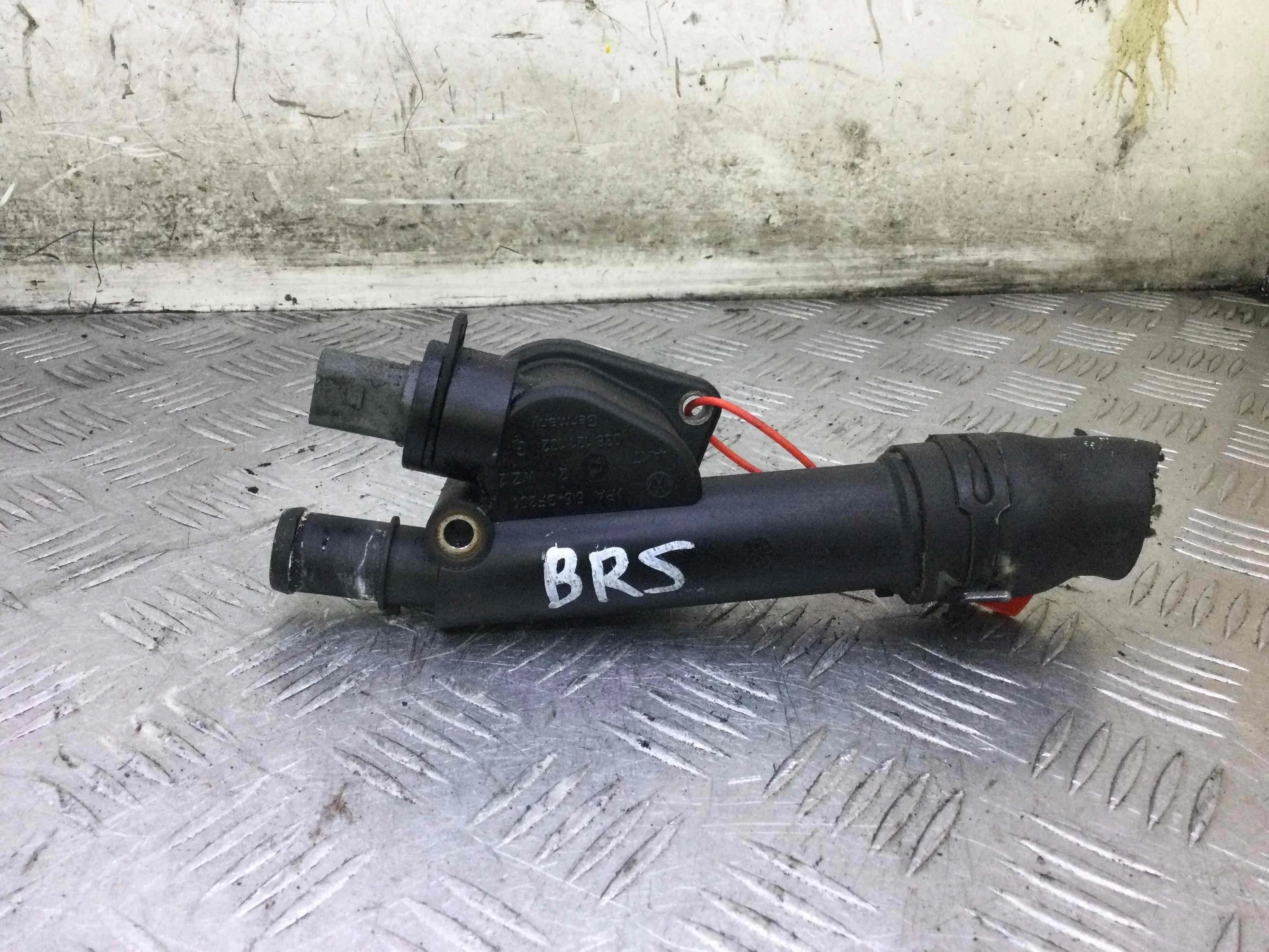 Фланец (тройник) системы охлаждения Volkswagen Transporter T5 2003 - 2009 дизель 1.9 TDI Механика Микроавтобус