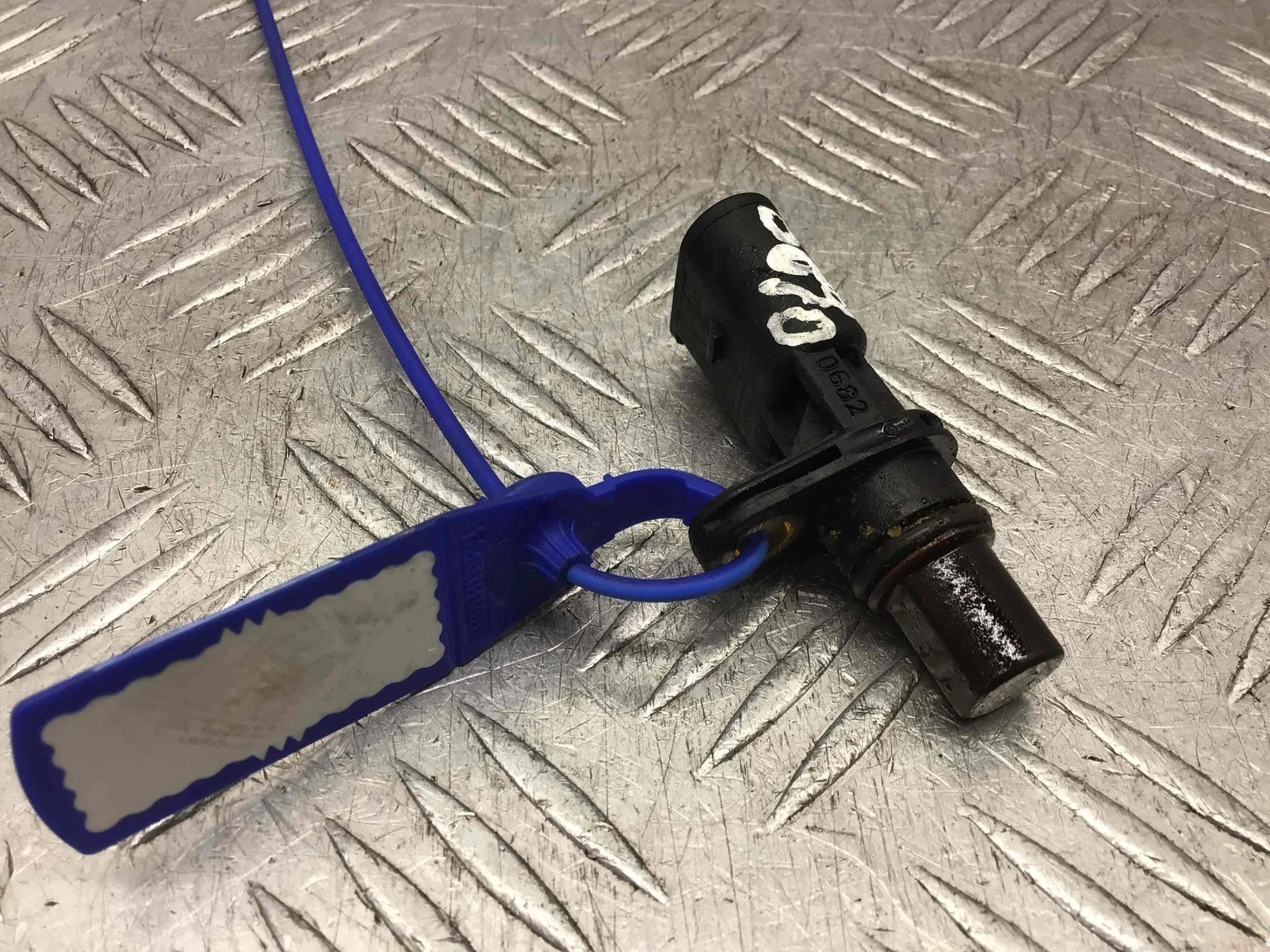 Датчик распредвала Audi A4 B6 (2000-2005) бензин 3.0 i Вариатор Седан