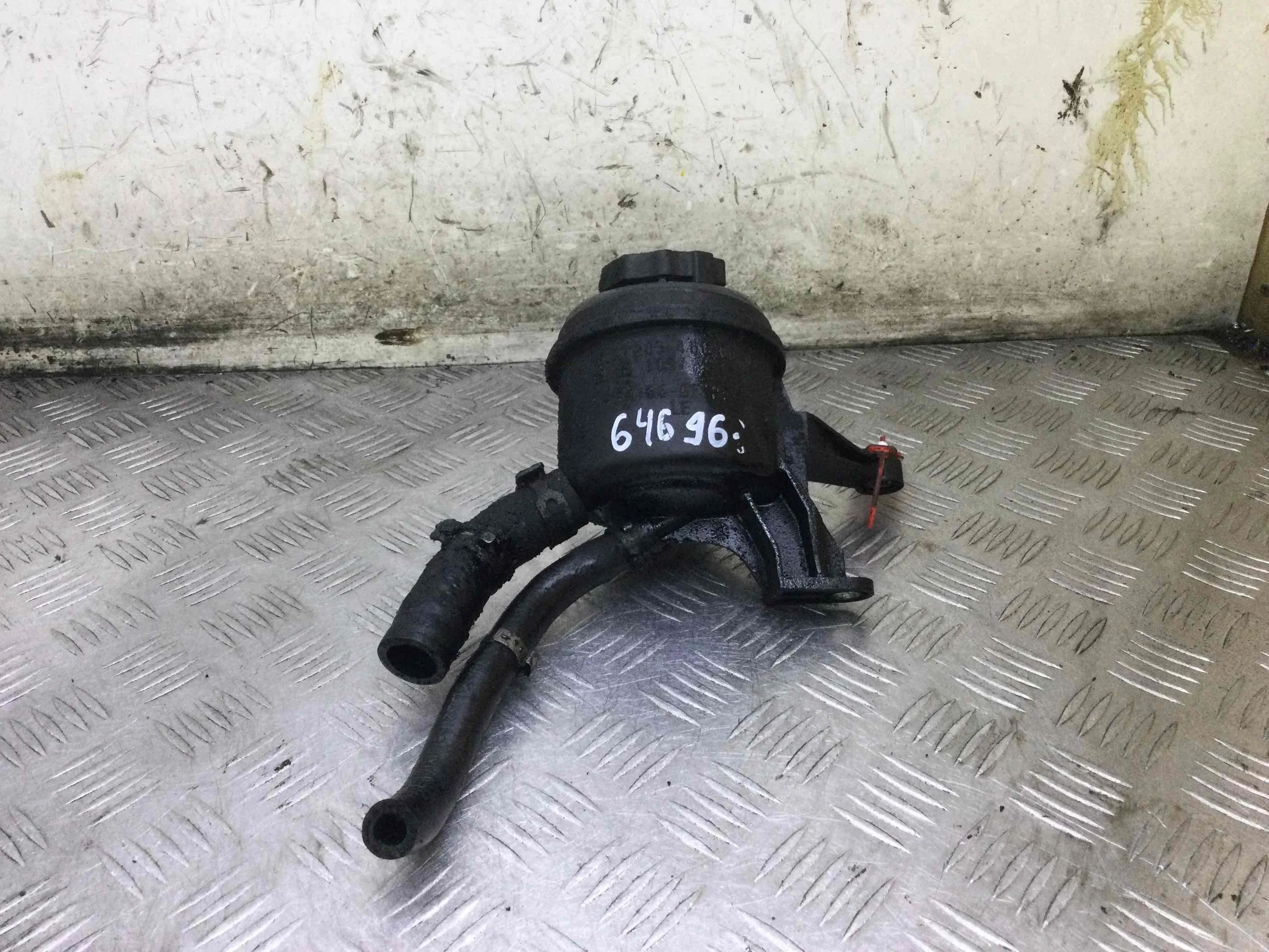 Бачок гидроусилителя Mercedes CLK W209/A209 [рестайлинг] (2005-2010) дизель 2.2 CDI Автомат Седан