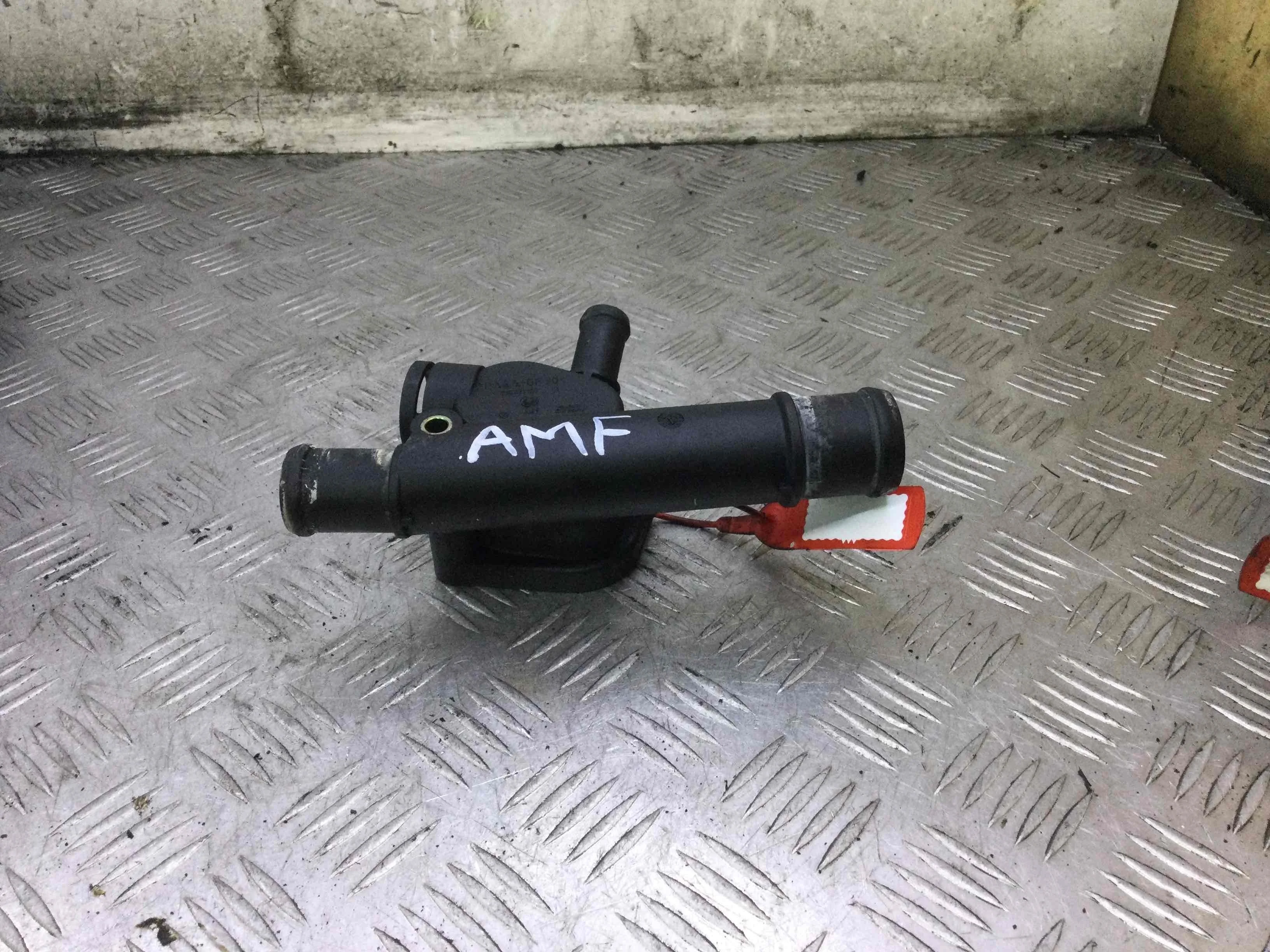 Фланец (тройник) системы охлаждения Volkswagen Polo 4 поколение (2001-2005) дизель 1.4 TDI Механика Седан