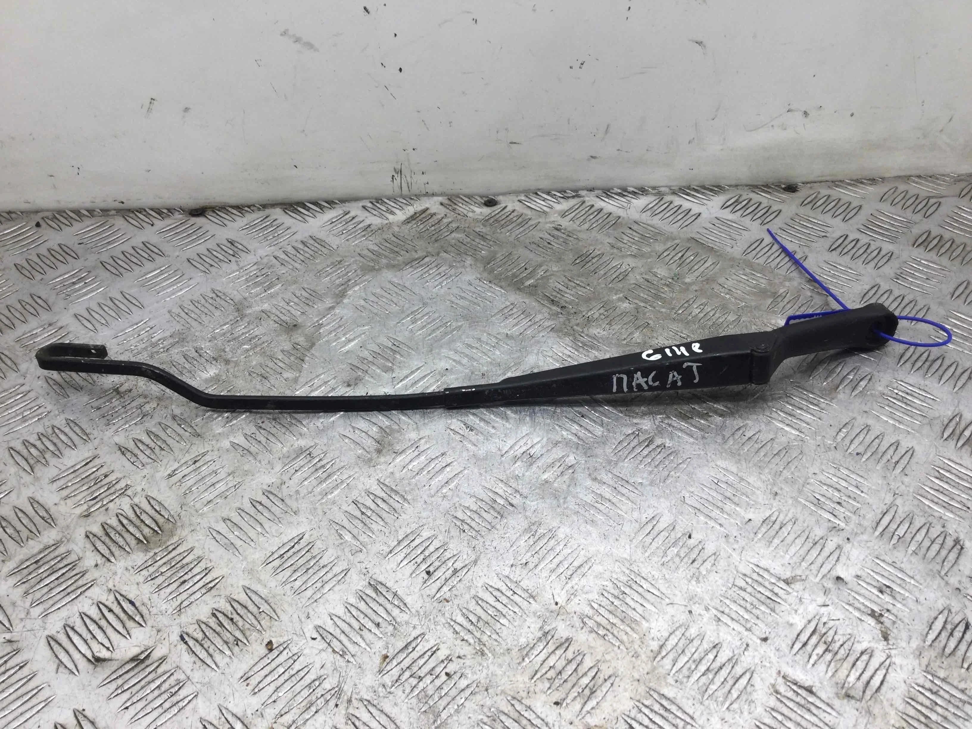 Щеткодержатель (поводок стеклоочистителя, дворник) Volkswagen Passat B5 (1996-2000) бензин 2.3 i Механика Седан