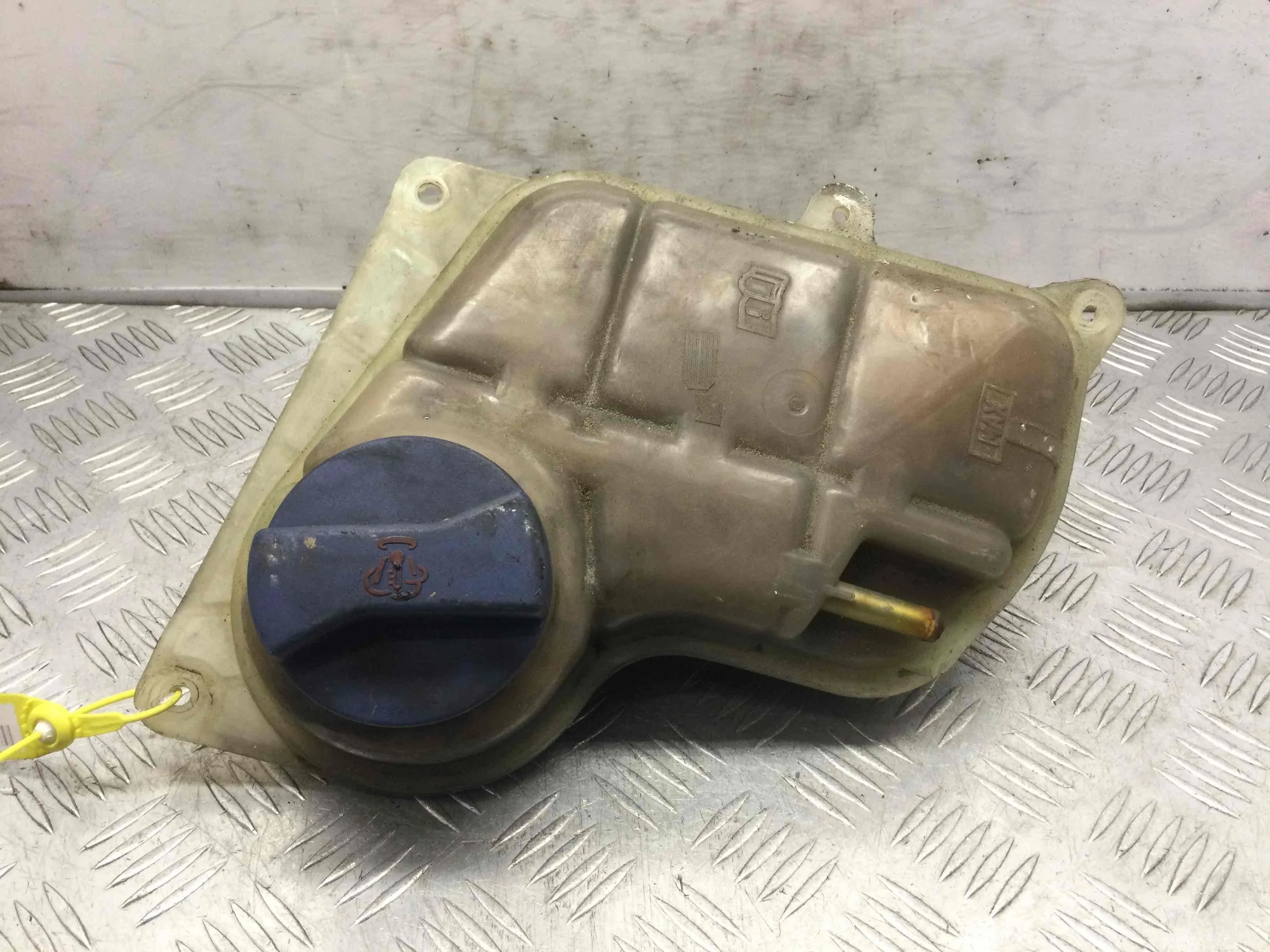 Бачок расширительный Audi A4 B5 (1994-1999) бензин 1.6 i Механика Седан