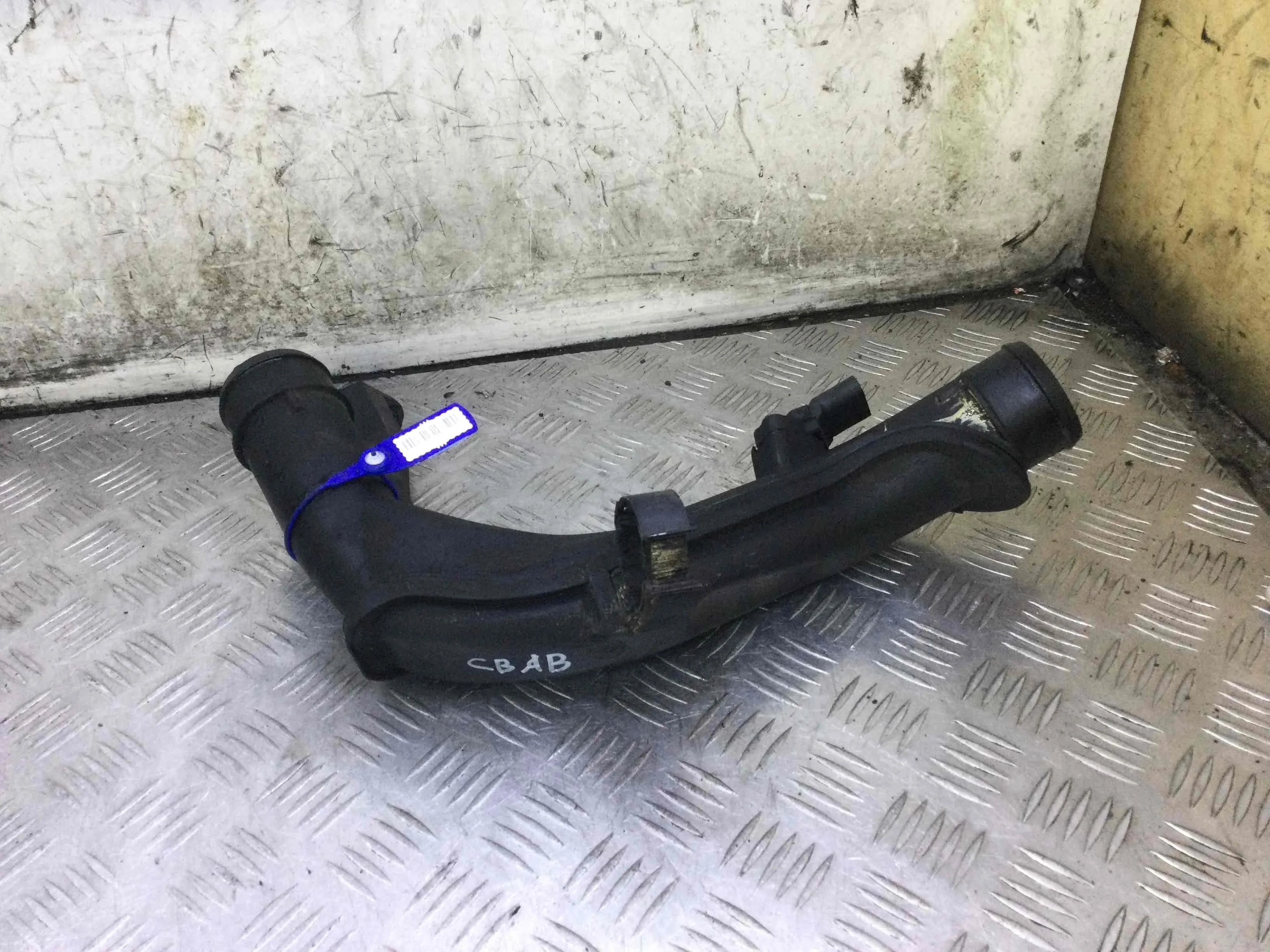 Патрубок интеркулера Volkswagen Passat B6 (2005-2010) дизель 2.0 TDI DSG Седан