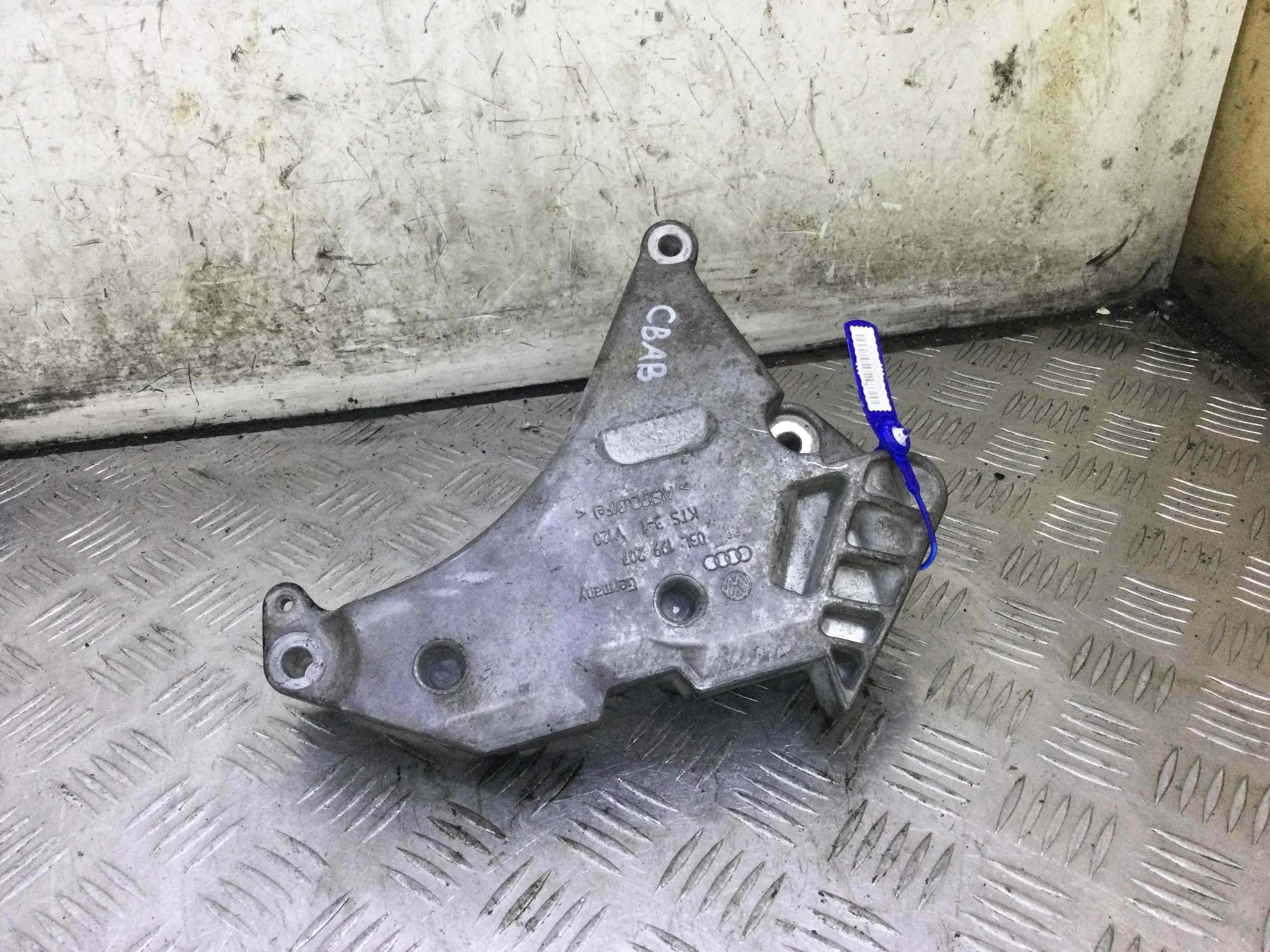 Кронштейн двигателя Volkswagen Passat B6 (2005-2010) дизель 2.0 TDI DSG Седан