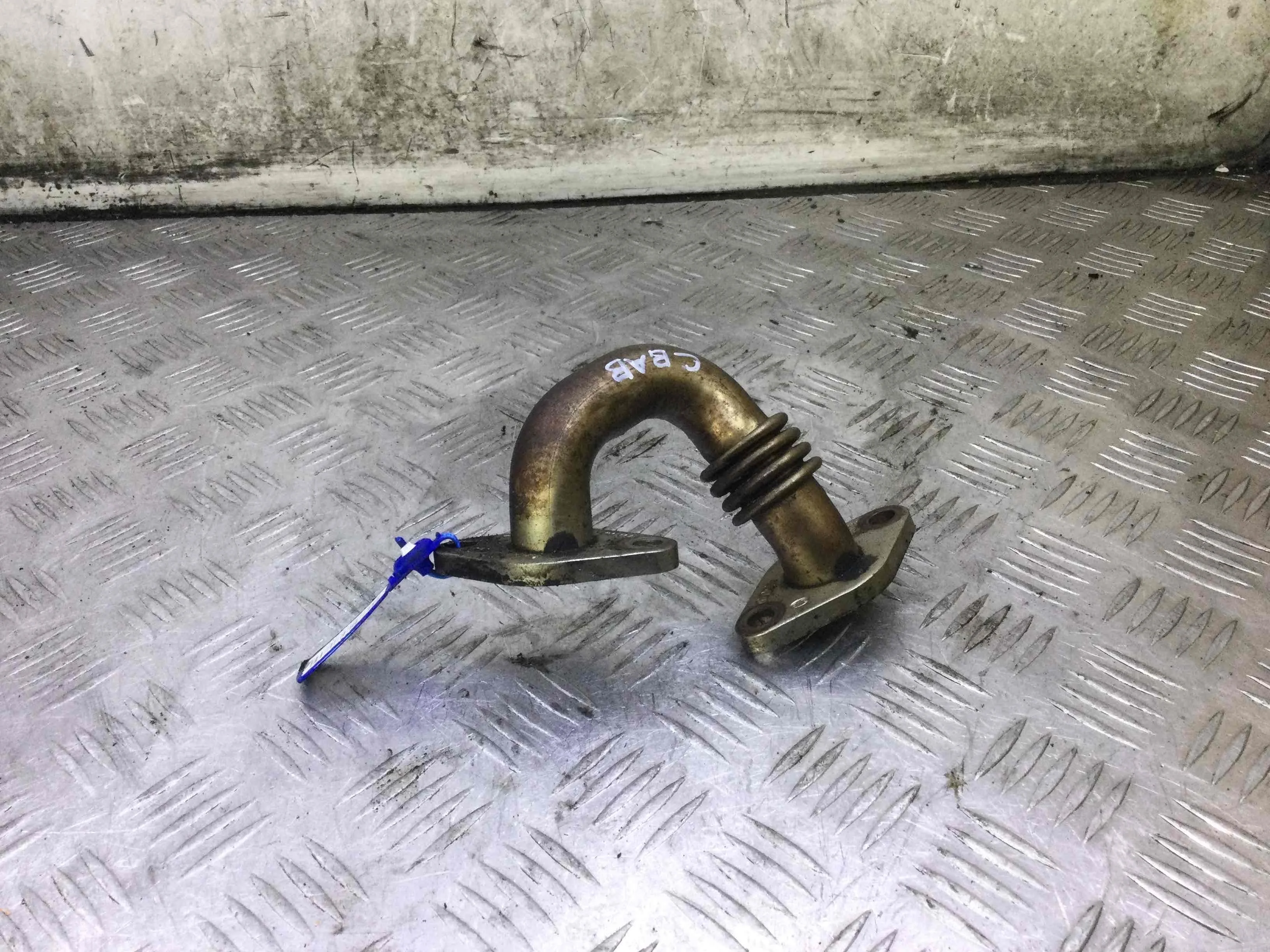 Трубка системы рециркуляции EGR Volkswagen Passat B6 (2005-2010) дизель 2.0 TDI DSG Седан