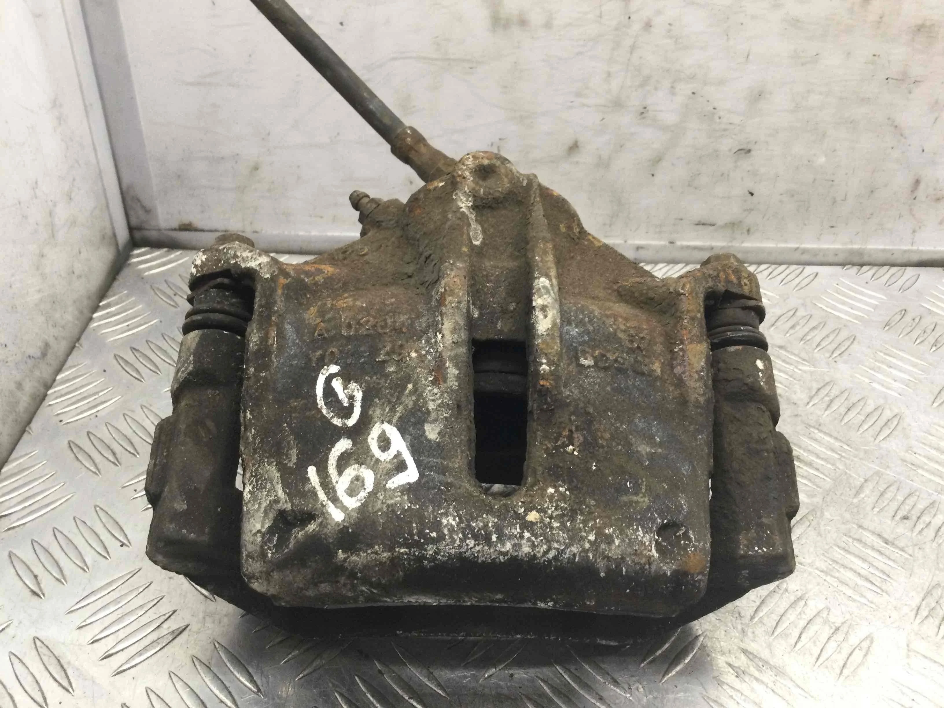 Суппорт передний правый Ford Mondeo Mondeo III 2000 - 2003 бензин 1.8 i Механика Седан