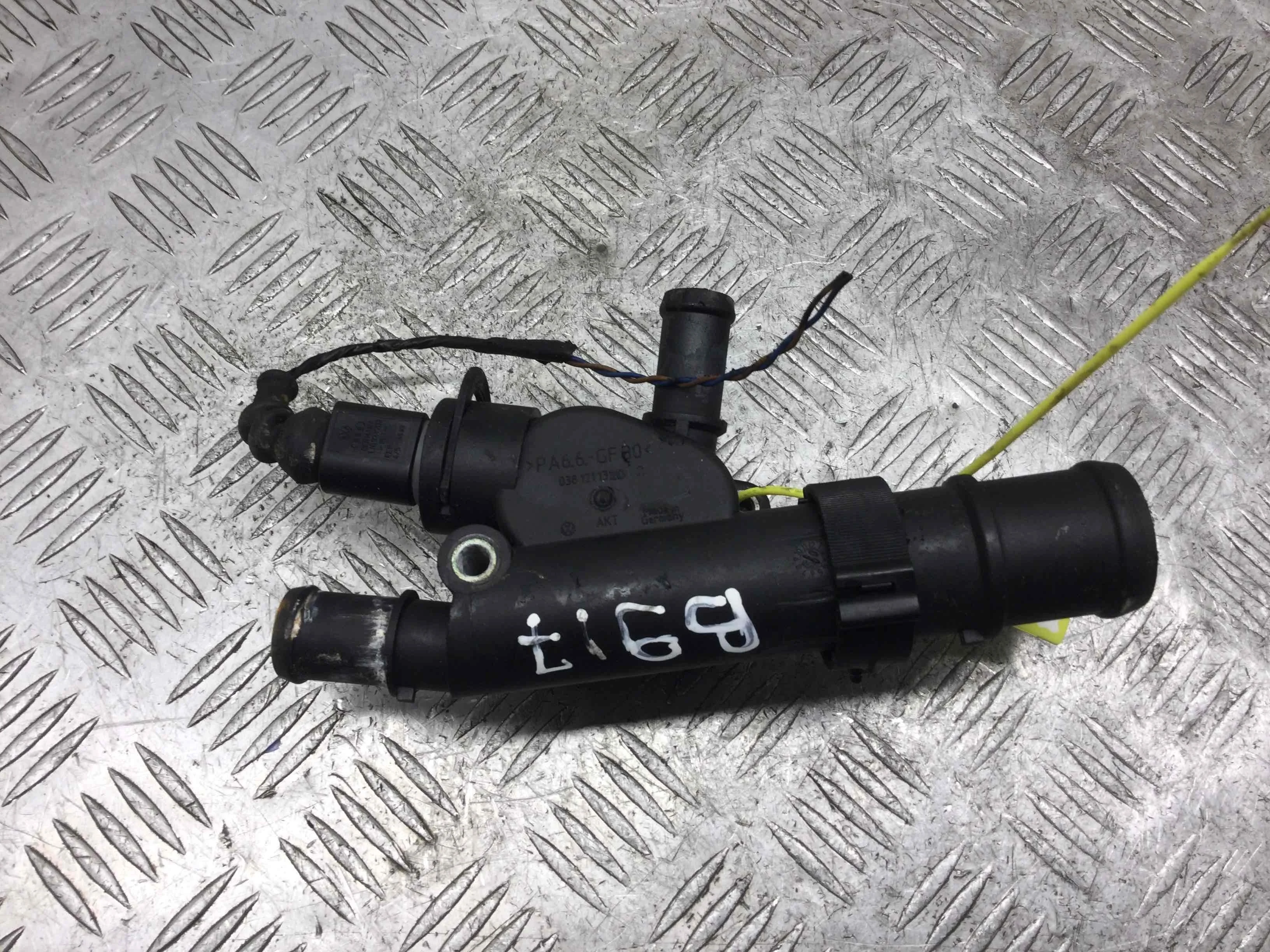 Фланец (тройник) системы охлаждения Ford Galaxy 1 поколение [рестайлинг] (2001-2006) дизель 1.9 TDI Механика Минивэн