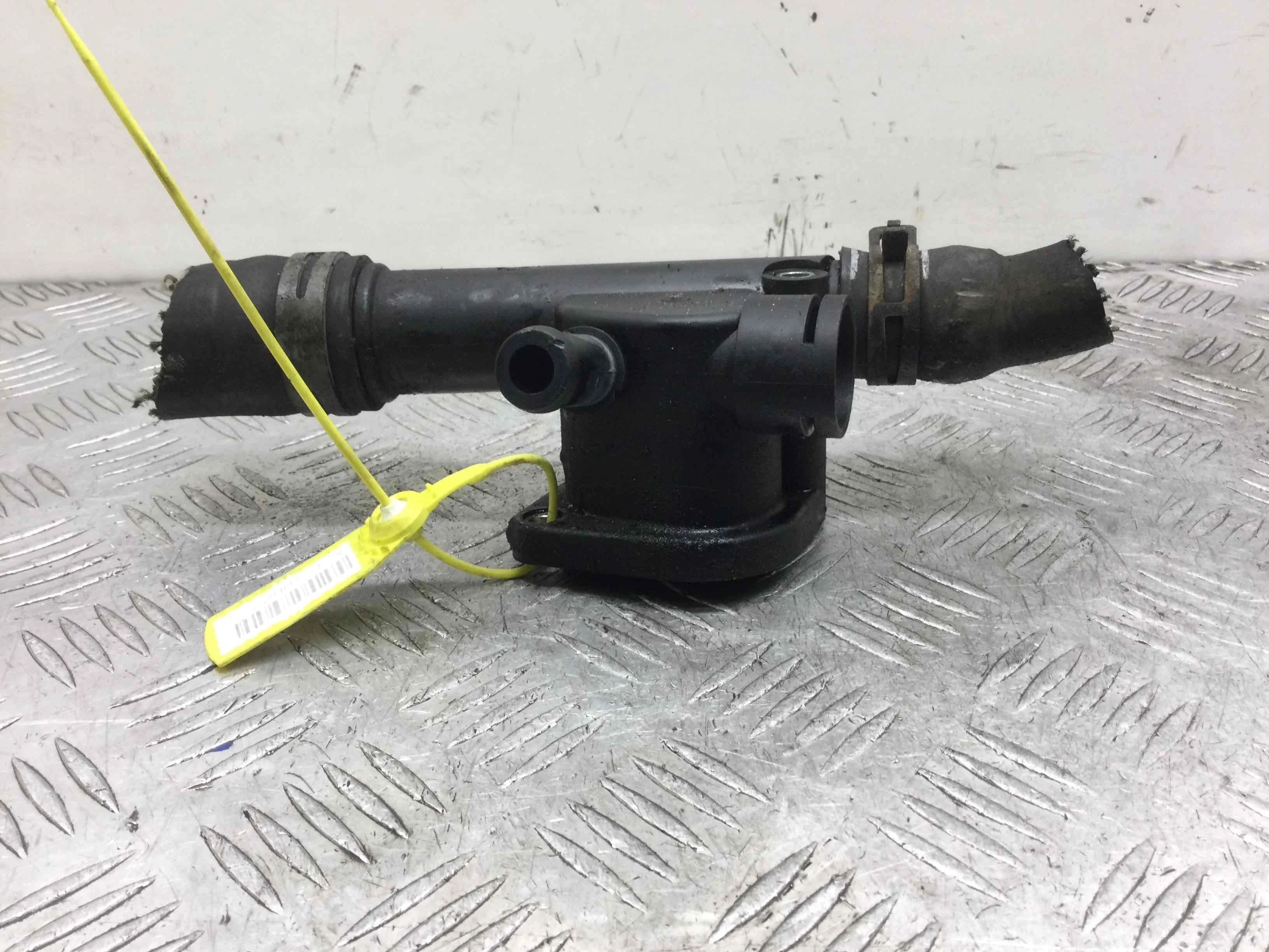 Фланец (тройник) системы охлаждения Audi A3 8L [рестайлинг] (2000-2003) дизель 1.9 TDI Механика Х/б