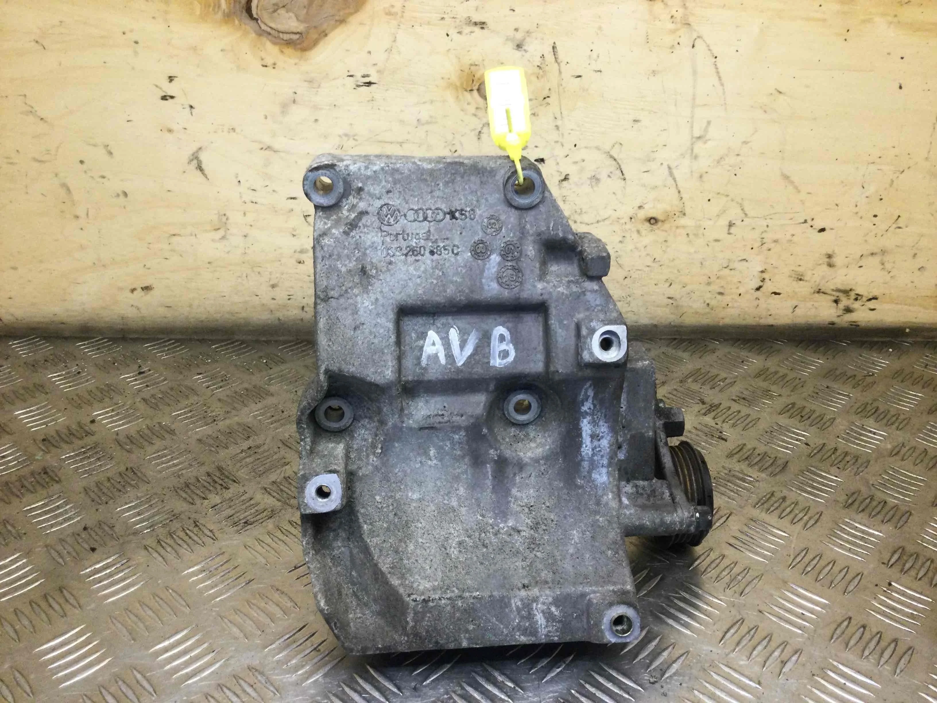 Кронштейн компрессора кондиционера Volkswagen Passat B5+ [рестайлинг] (2000-2005) дизель 1.9 TDI Автомат Седан