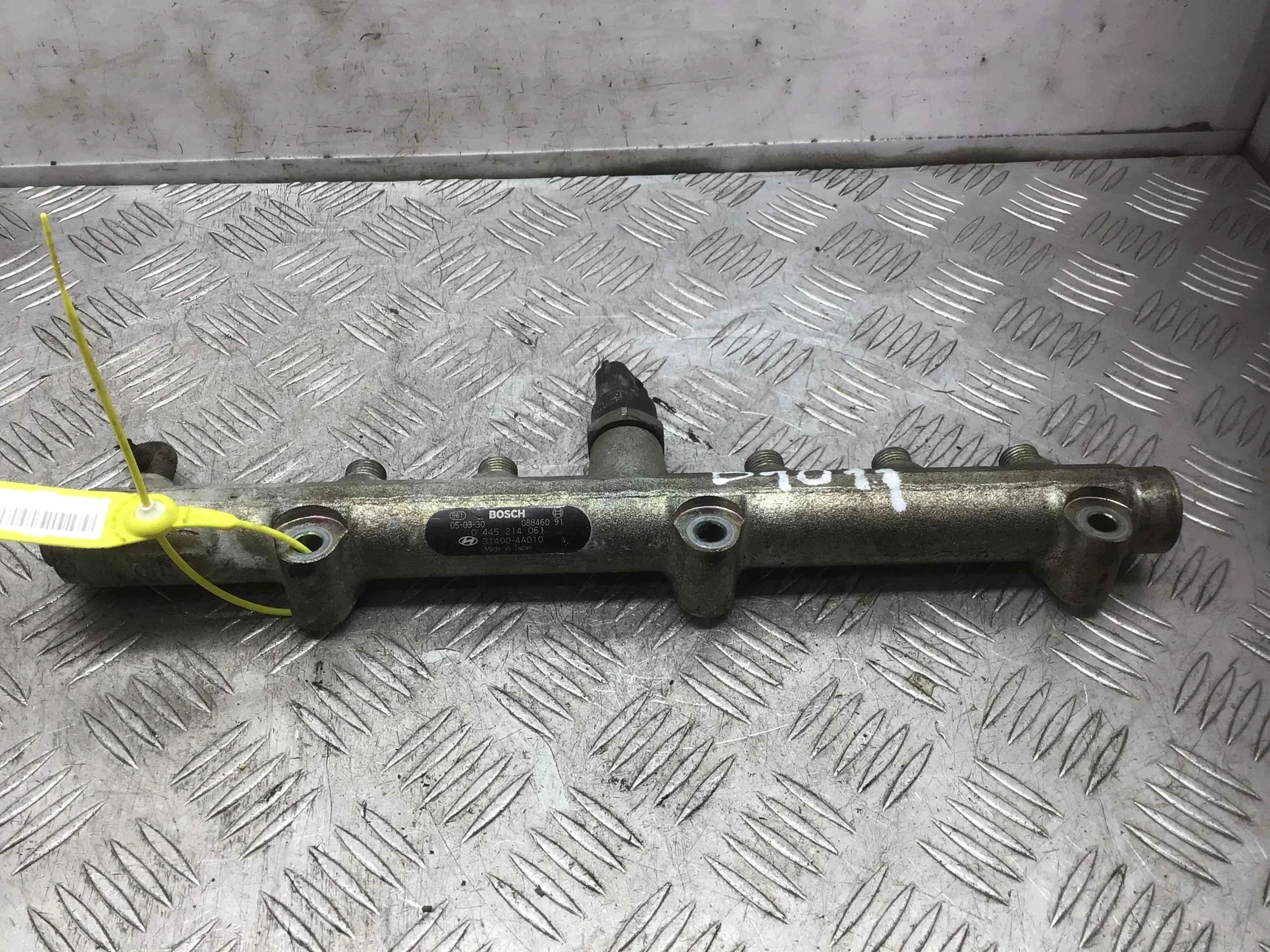 Топливная рампа Kia Sorento 1 поколение (2002-2006) дизель 2.5 CRDi Механика