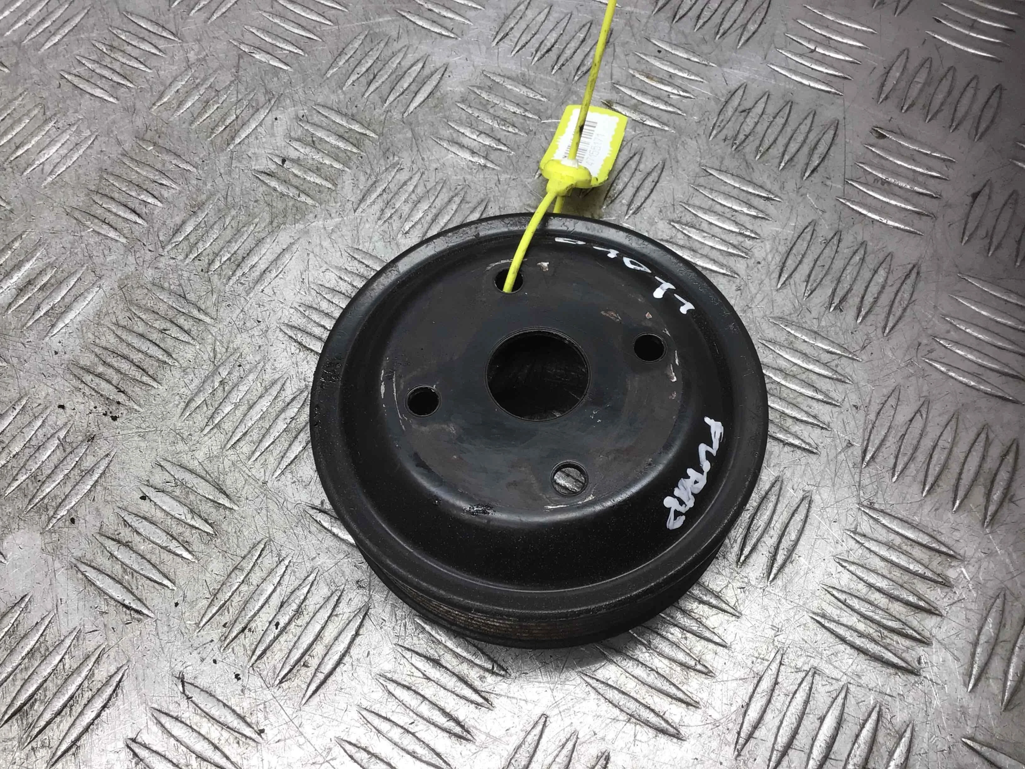 Шкив помпы Kia Sorento 1 поколение (2002-2006) дизель 2.5 CRDi Механика