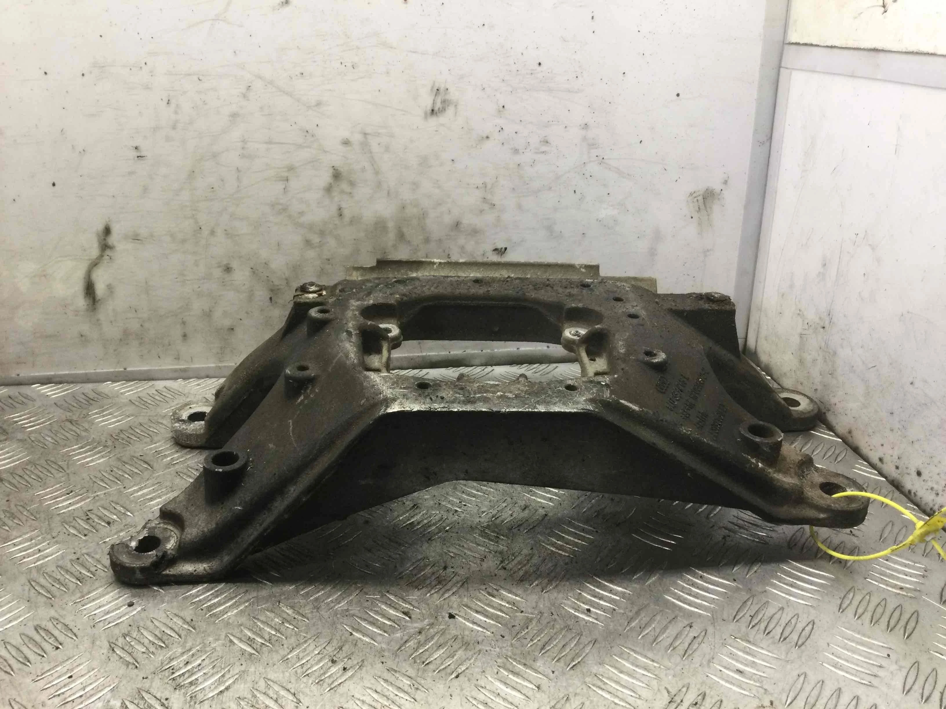 Кронштейн КПП Audi A4 B8/8K (2007-2011) дизель 2.0 TDI Автомат Седан