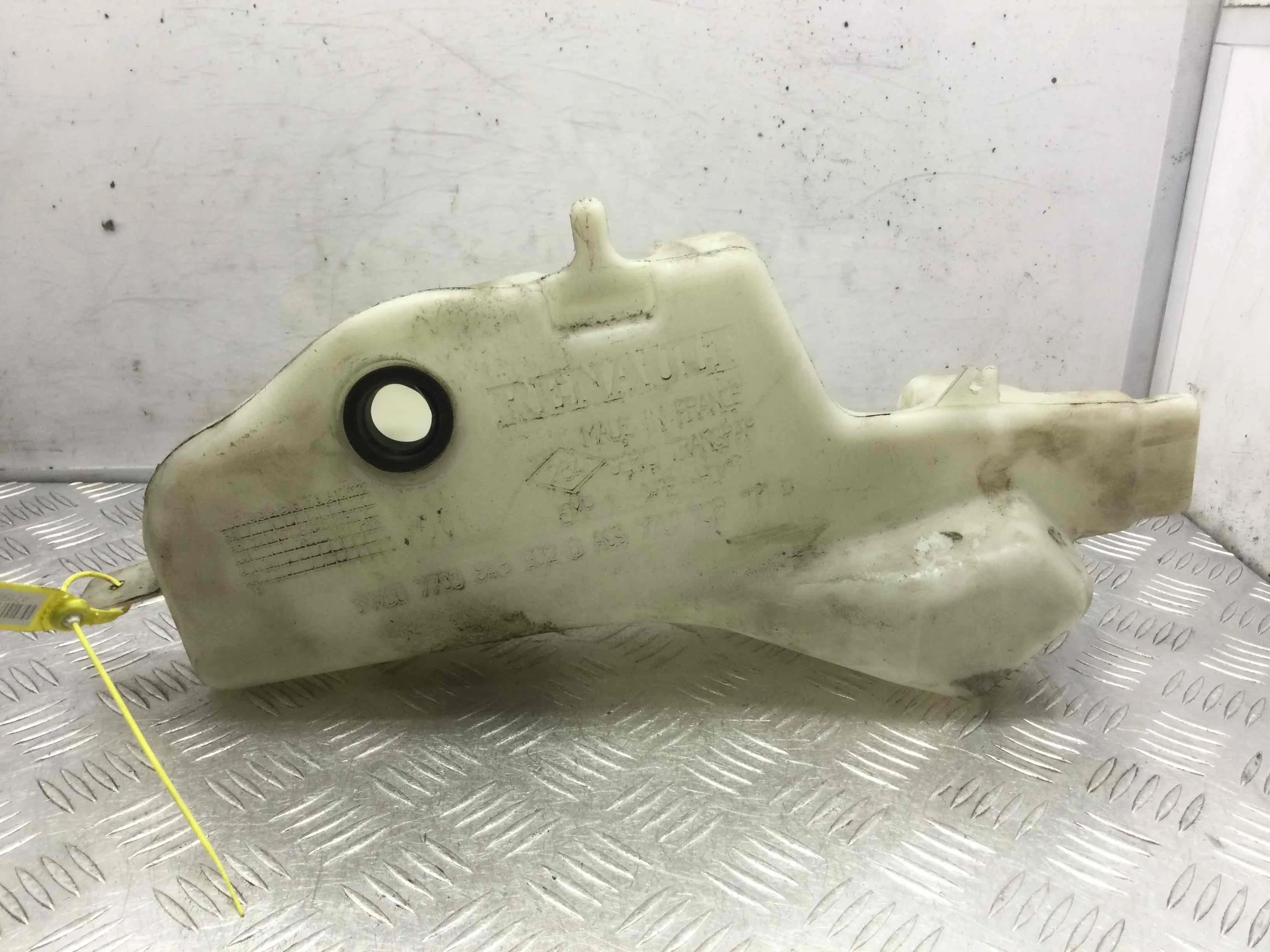 Бачок омывателя Renault Megane 1 поколение [рестайлинг] (1999-2003) бензин 1.6 i Автомат Х/б