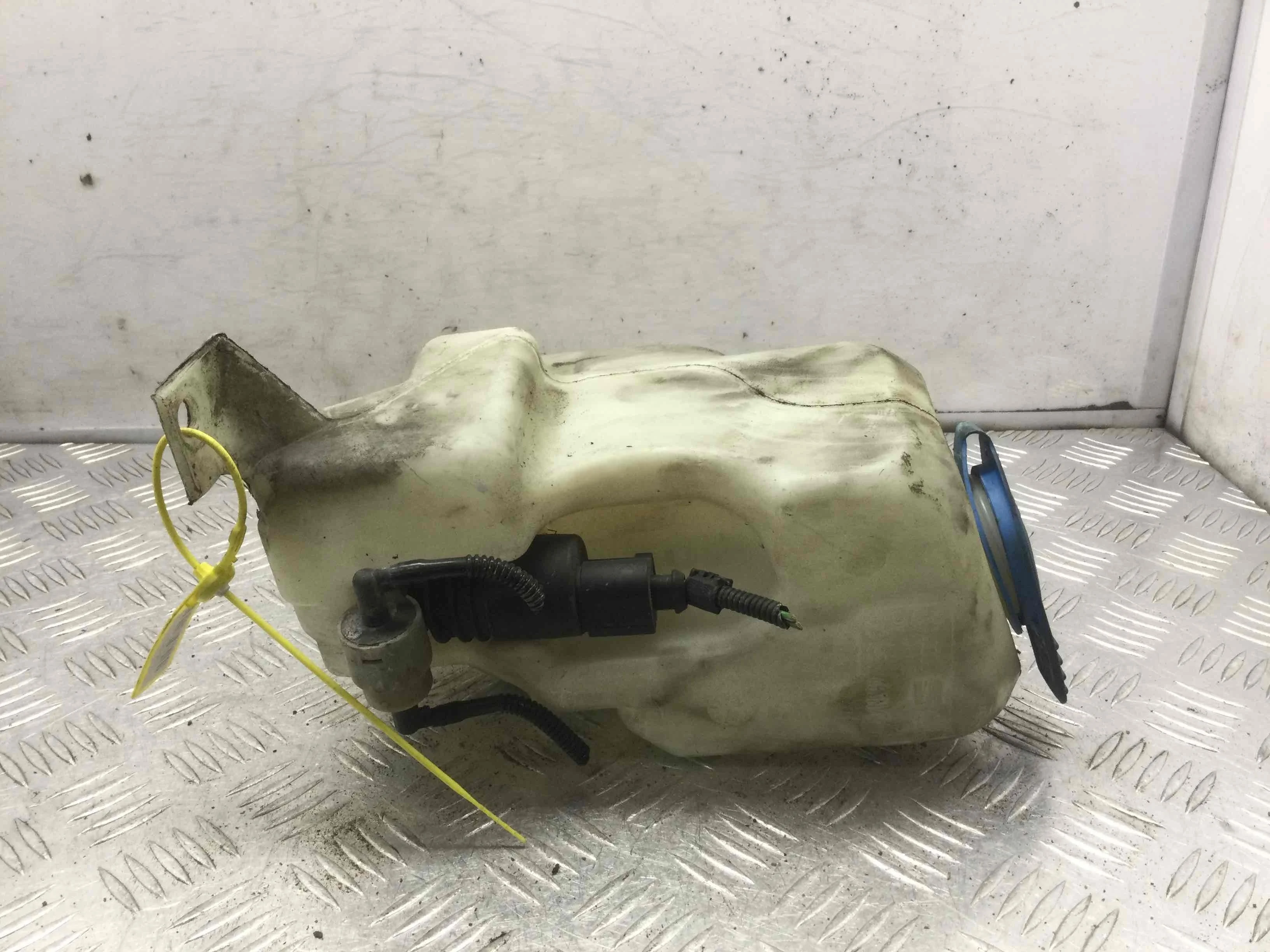 Бачок омывателя Volkswagen Golf 4 поколение (1997-2004) бензин 1.8 i Механика Х/б