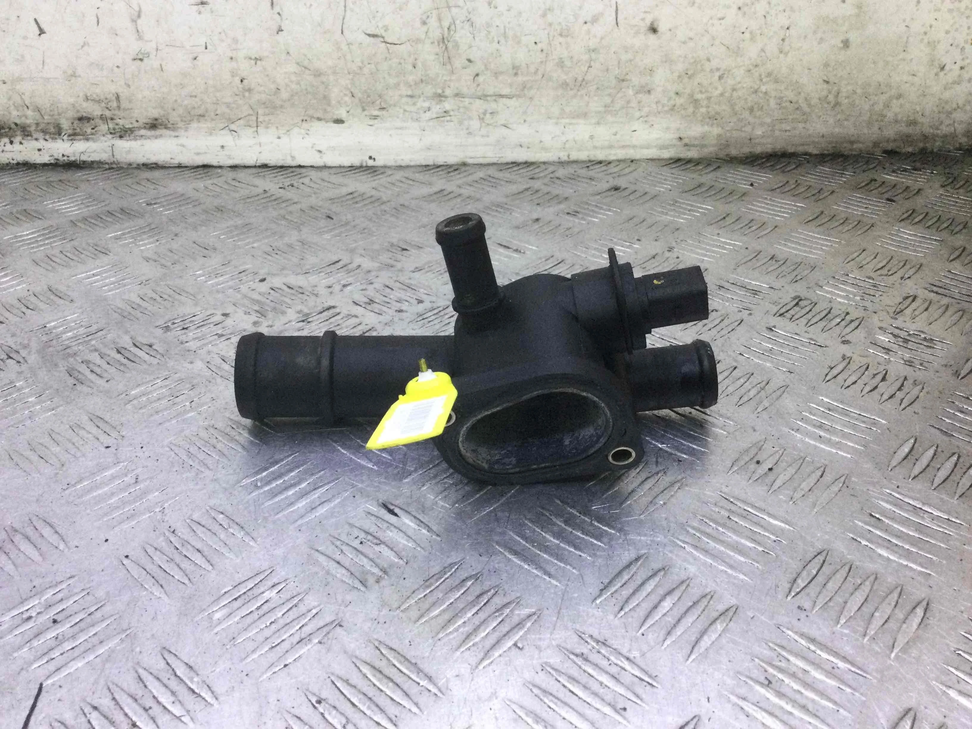 Фланец (тройник) системы охлаждения SEAT Altea 1 поколение (2004-2009) дизель 1.9 TDI Механика Х/б