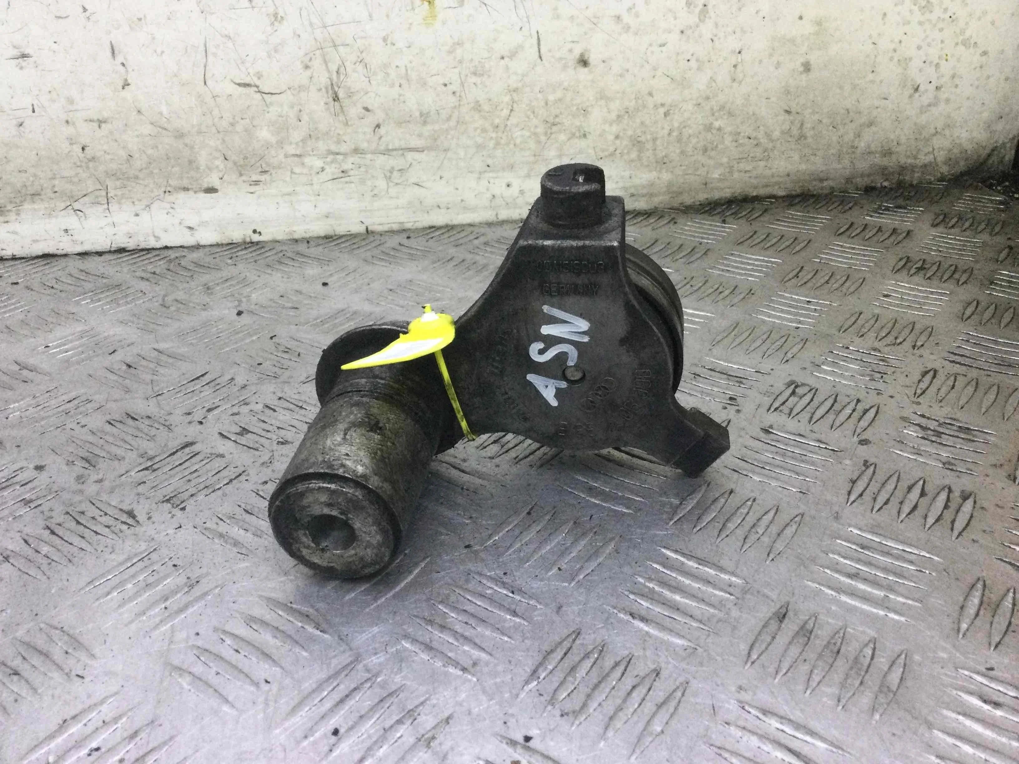 Натяжитель ремня генератора Audi A4 B6 (2000-2005) бензин 3.0 i Вариатор Седан