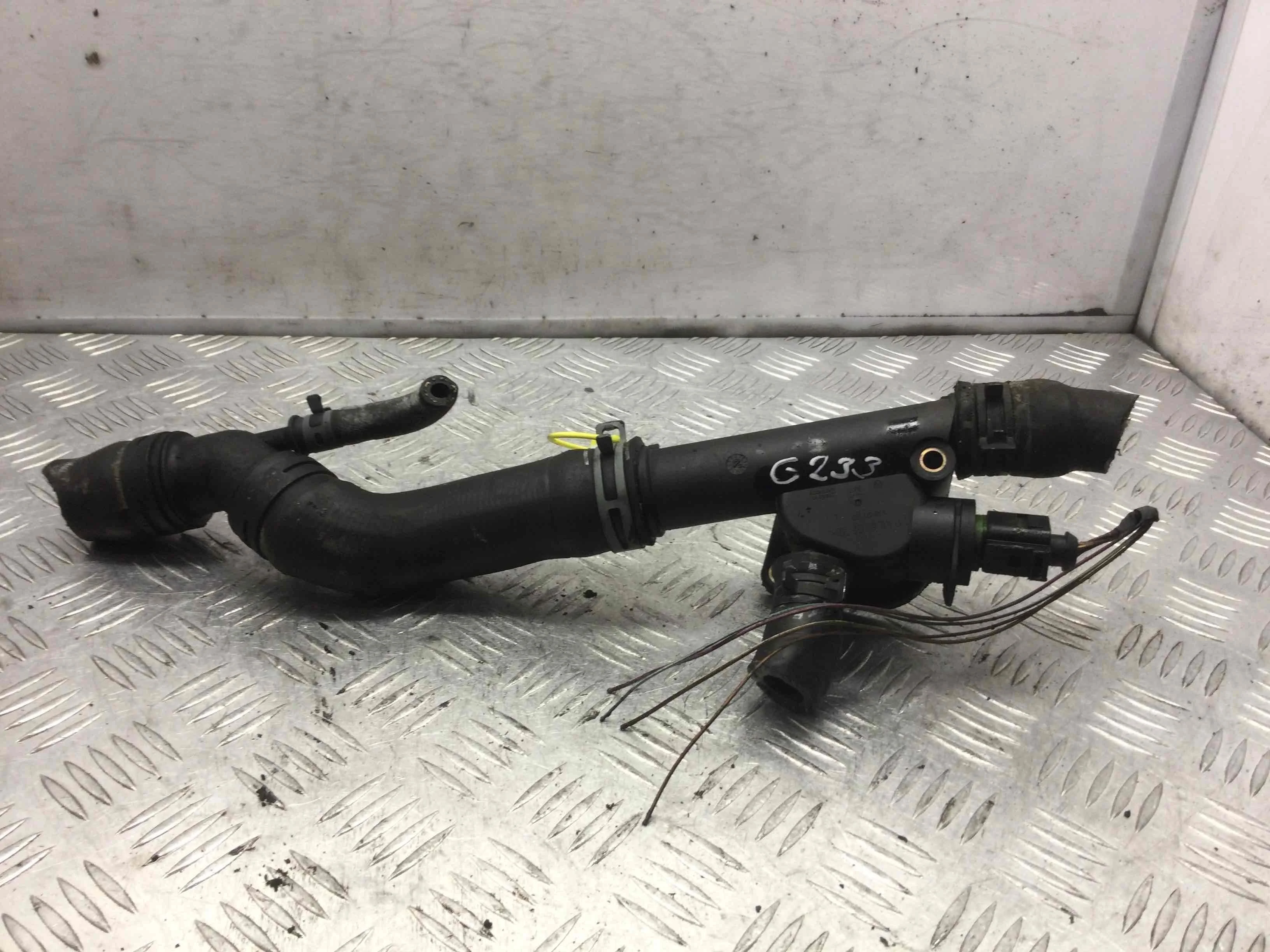 Фланец (тройник) системы охлаждения Volkswagen Golf 4 поколение (1997-2004) дизель 1.9 TDI Механика Х/б