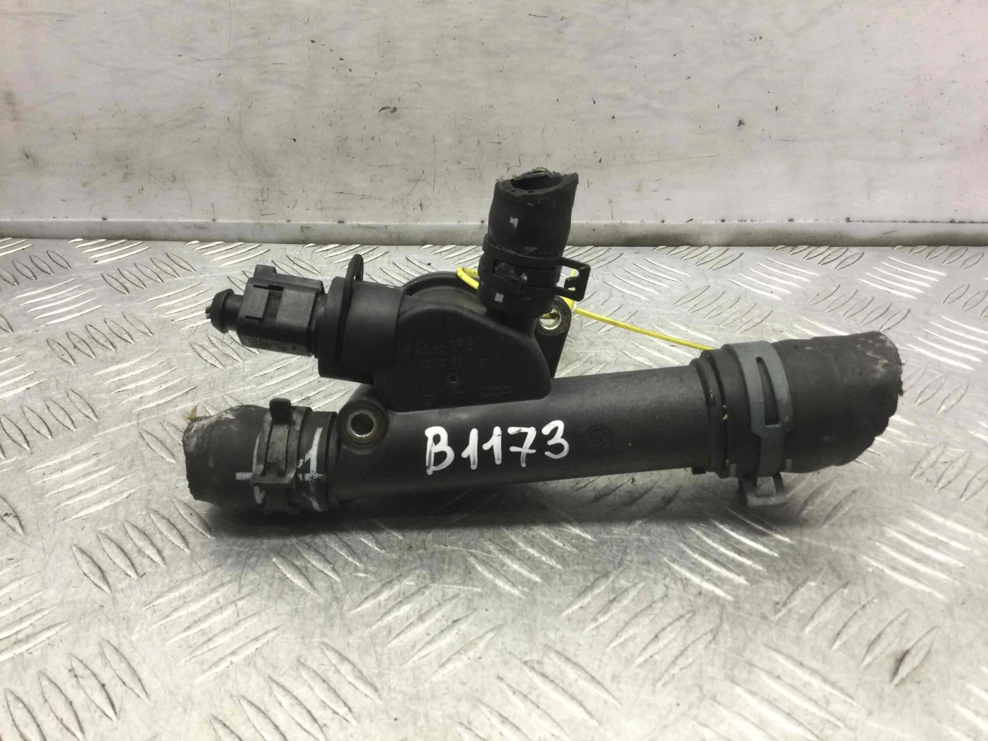 Фланец (тройник) системы охлаждения Volkswagen Golf 4 поколение (1997-2004) дизель 1.9 TDI Механика Х/б