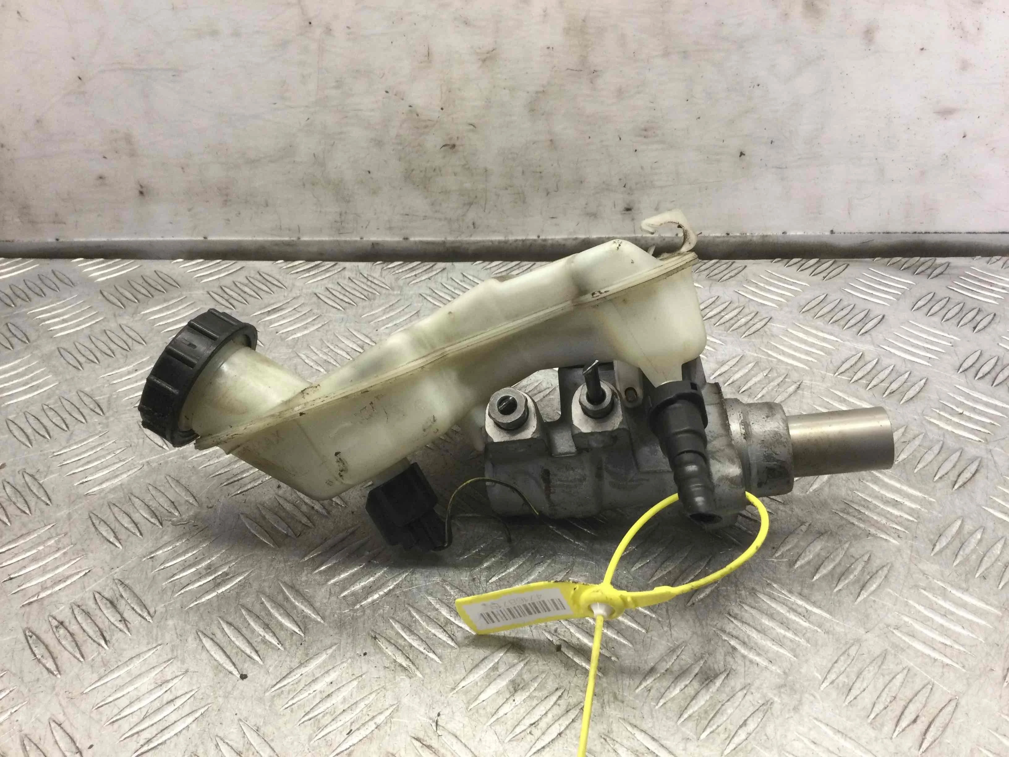 Цилиндр тормозной главный Ford Fiesta 5 поколение [2-й рестайлинг] (2008-2010) бензин 1.3 i Механика Х/б