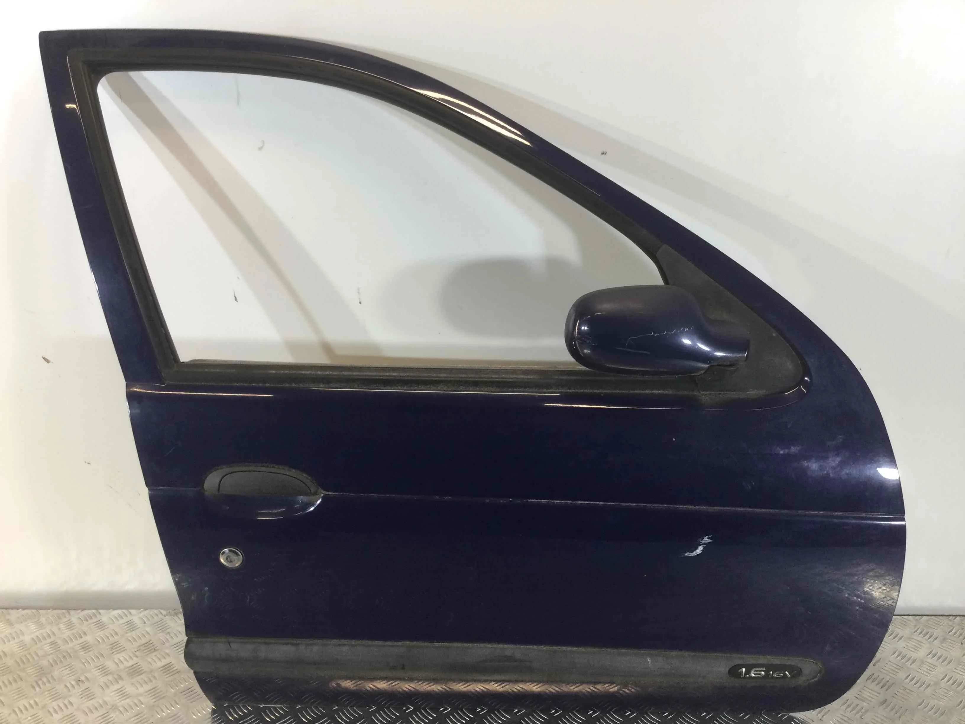 Дверь передняя правая Renault Megane 1 поколение [рестайлинг] (1999-2003) бензин 1.6  Механика 5-дв, х/б