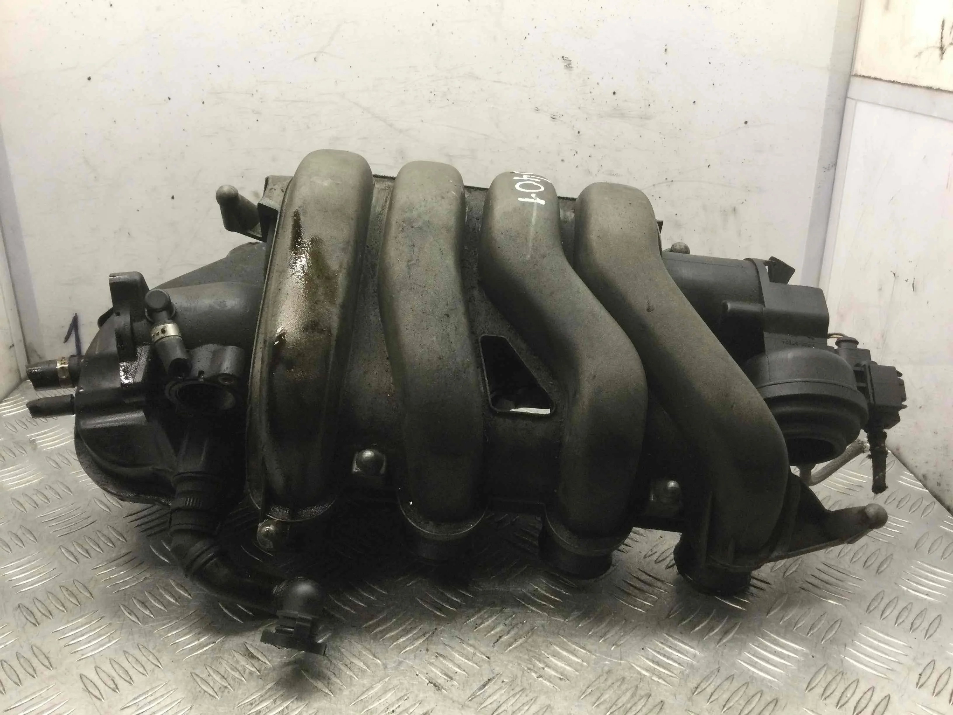 Коллектор впускной Volkswagen Golf 5 поколение (2004-2009) бензин 2.0 FSI Механика Х/б