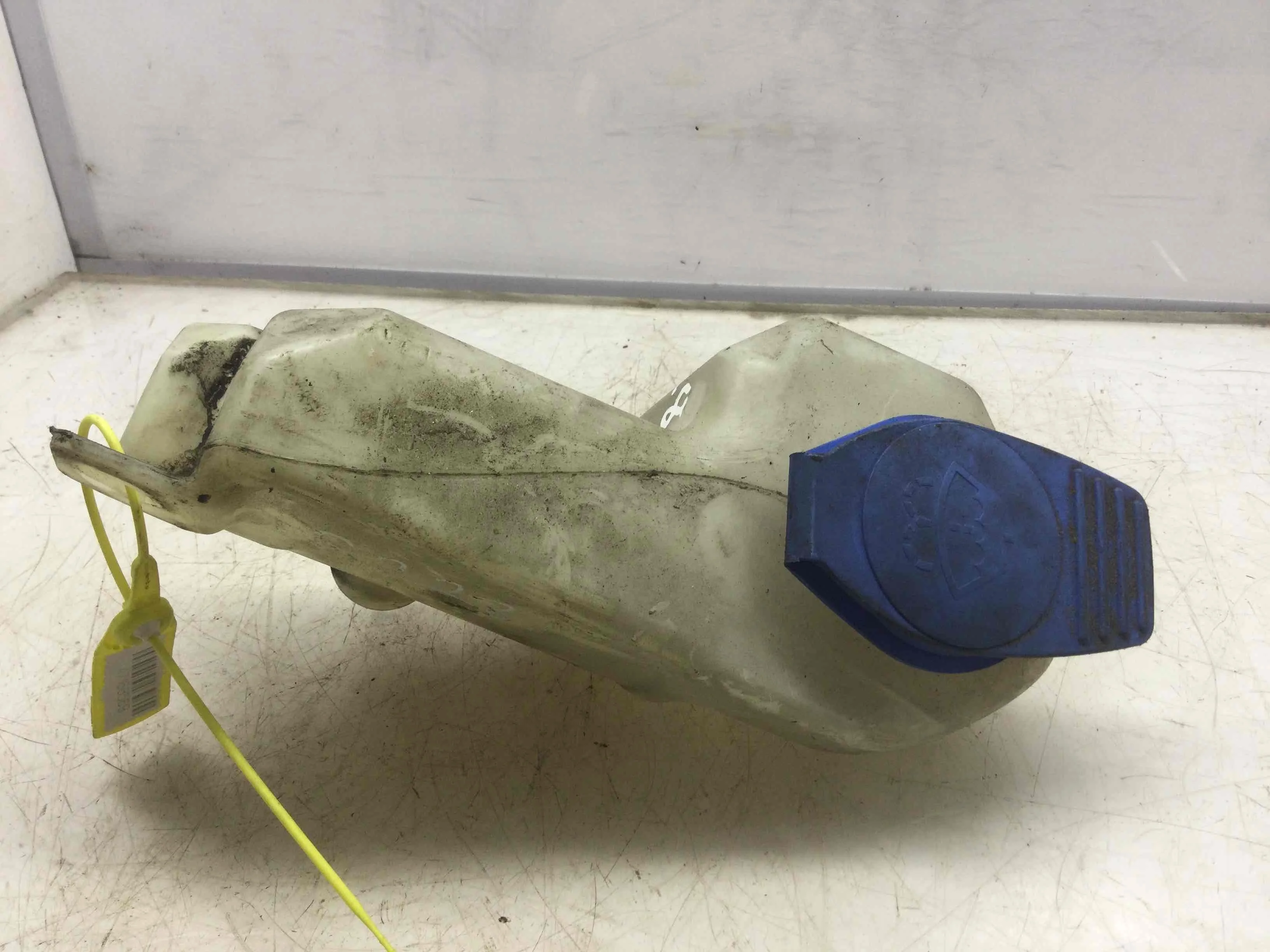 Бачок омывателя Audi A4 B6 (2000-2005) дизель 2.5 TDI Вариатор Седан