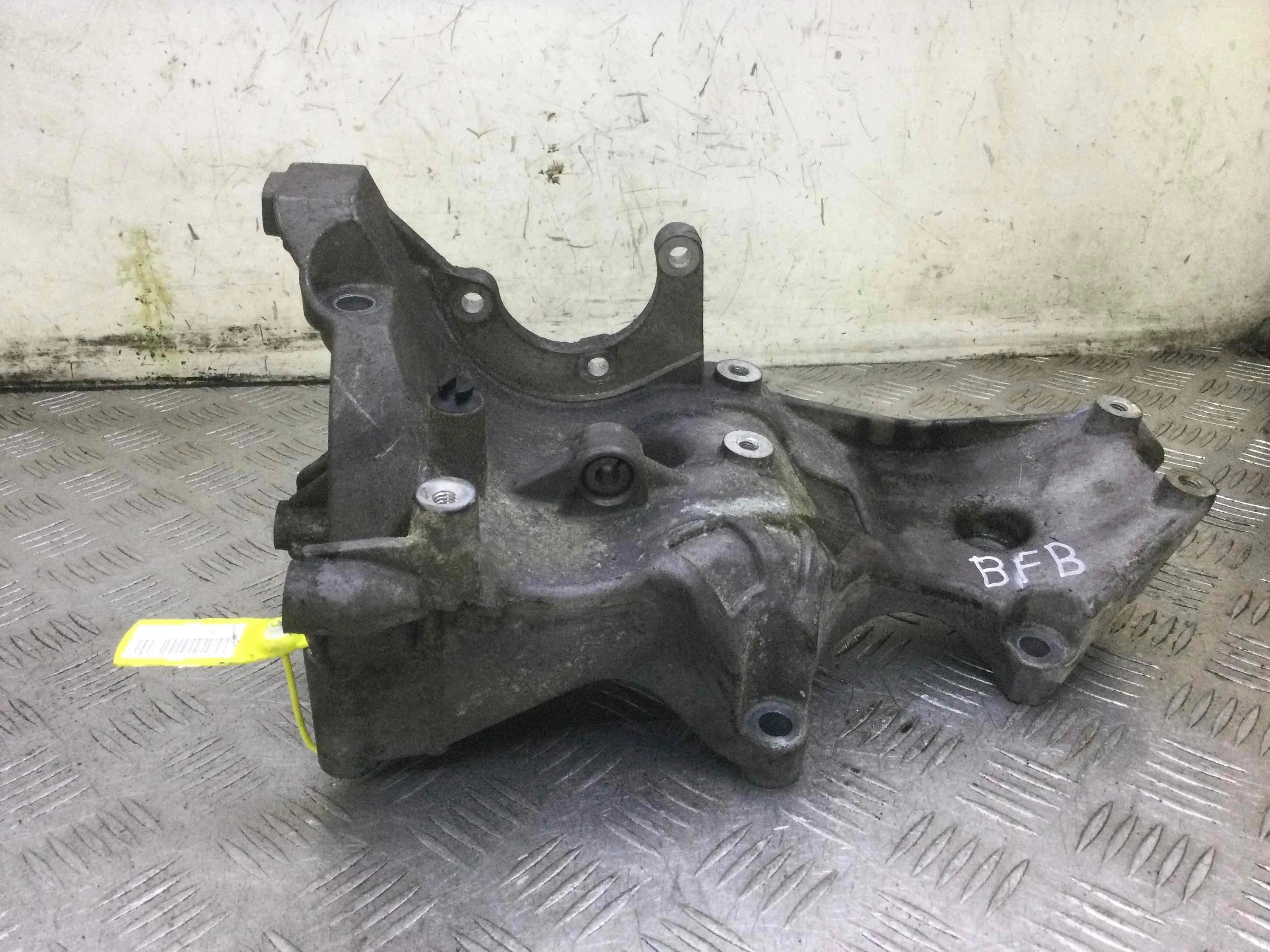 Кронштейн генератора Audi A4 B7 (2004-2008) бензин 1.8 T Механика Седан