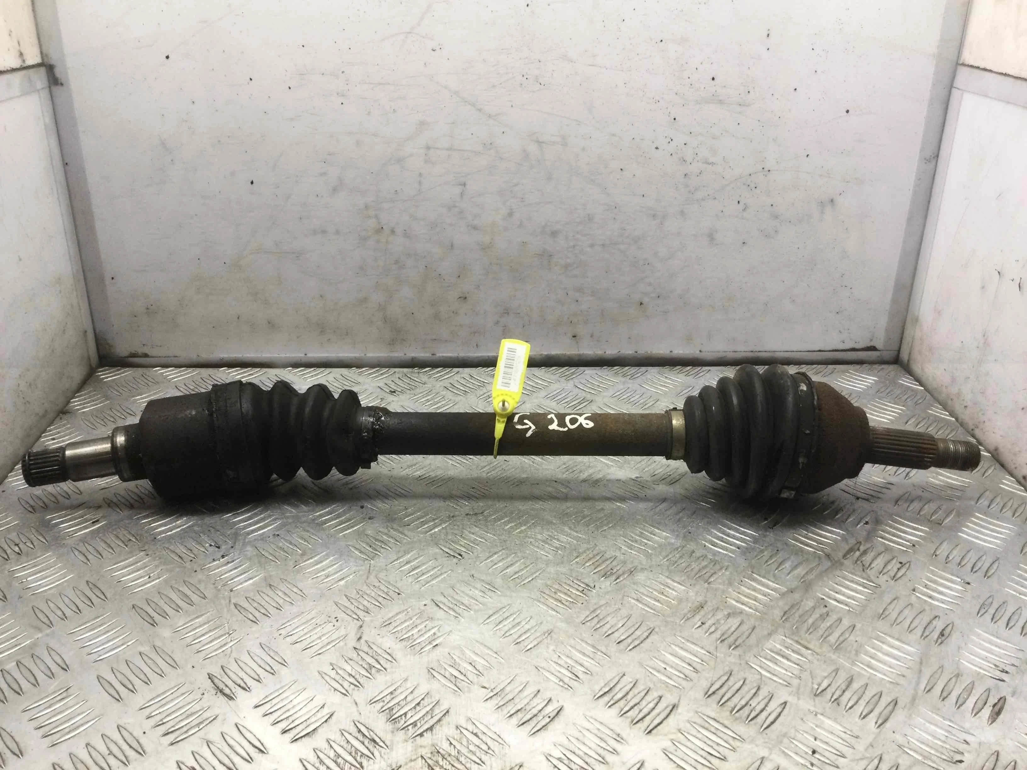 Полуось передняя левая (приводной вал, ШРУС) Ford Focus 1 поколение (1998-2001) бензин 1.8 i Механика Х/б