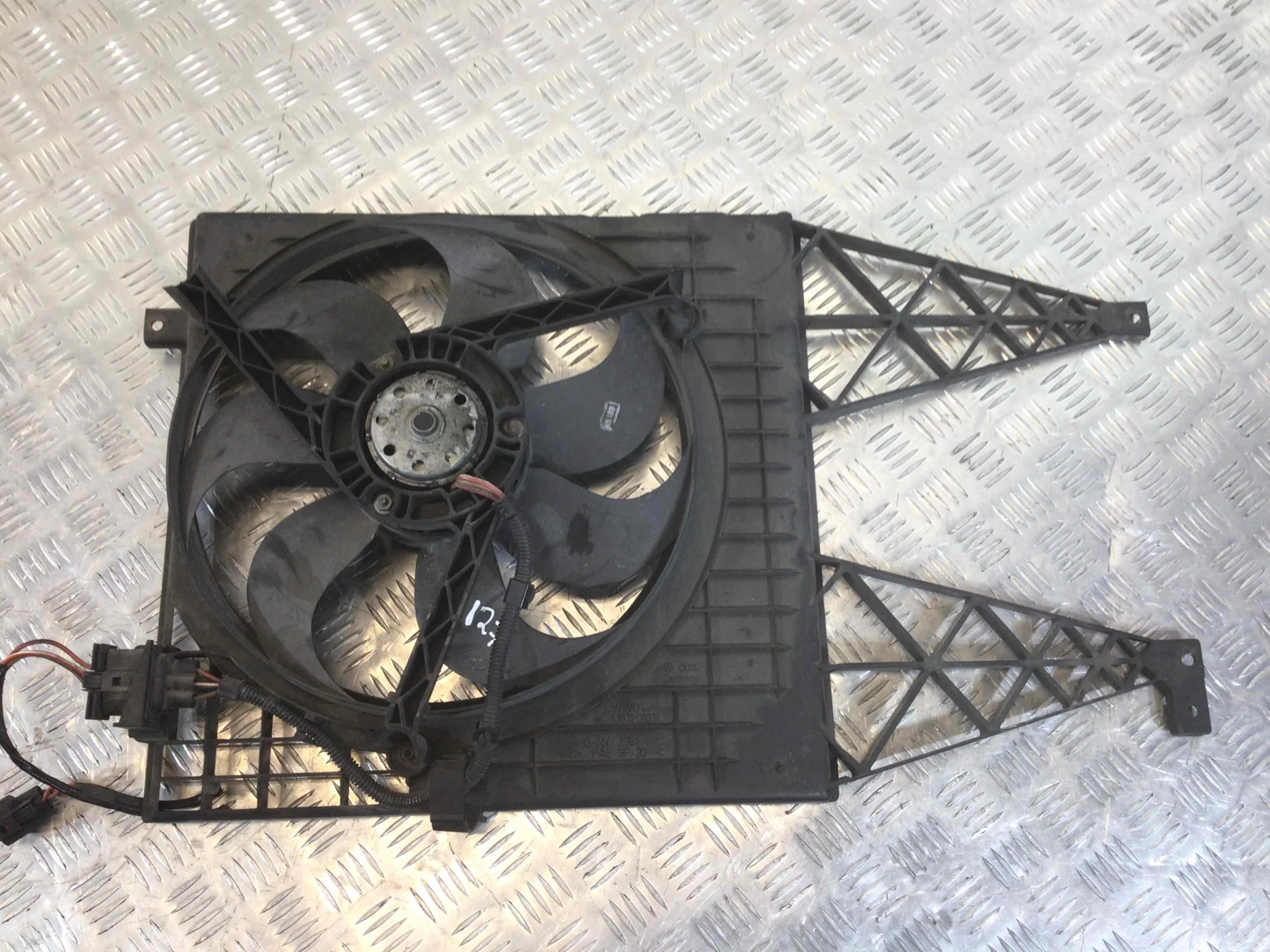 Вентилятор радиатора Audi A3 8L [рестайлинг] (2000-2003) бензин 1.6 i Автомат Х/б