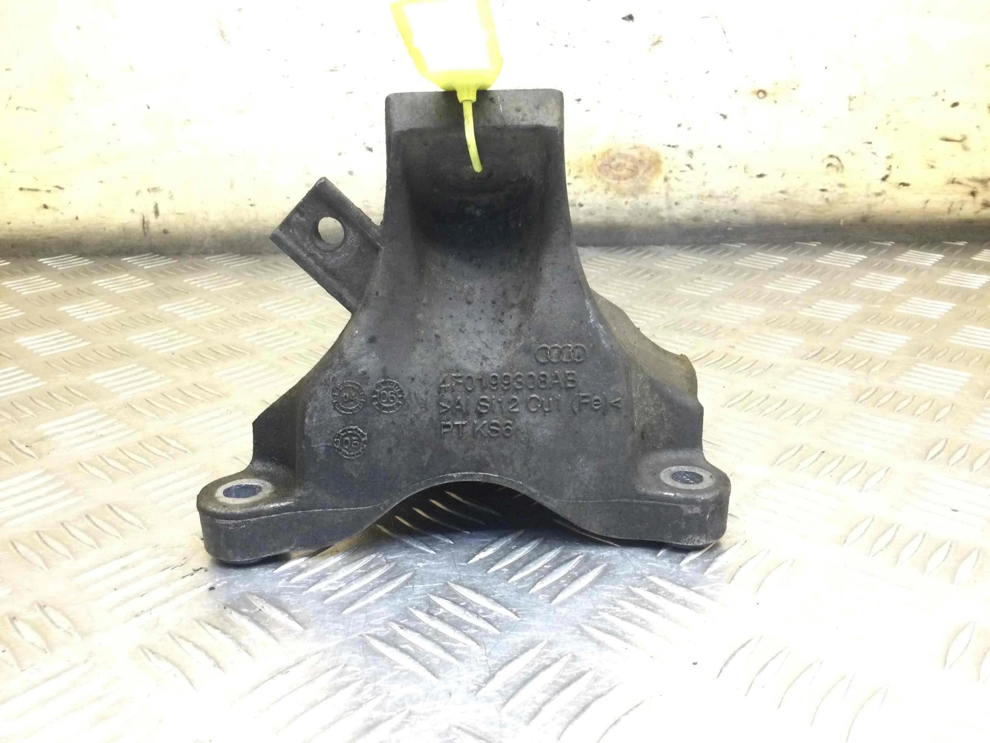 Кронштейн двигателя Audi A6 C6/4F (2004-2008) дизель 2.7 DTI  Седан