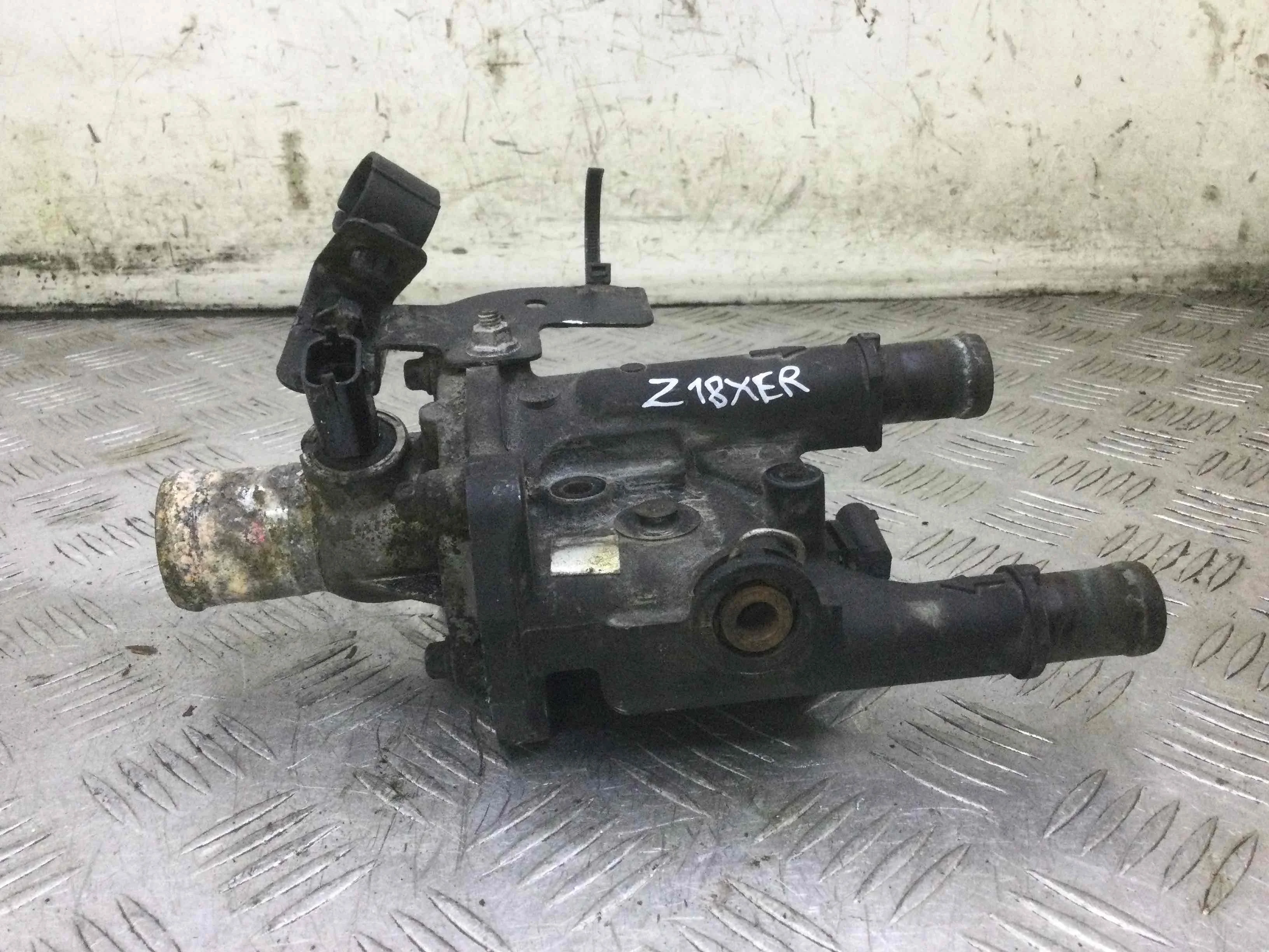 Корпус термостата Opel Vectra C [рестайлинг] (2005-2009) бензин 1.8 i Механика Седан