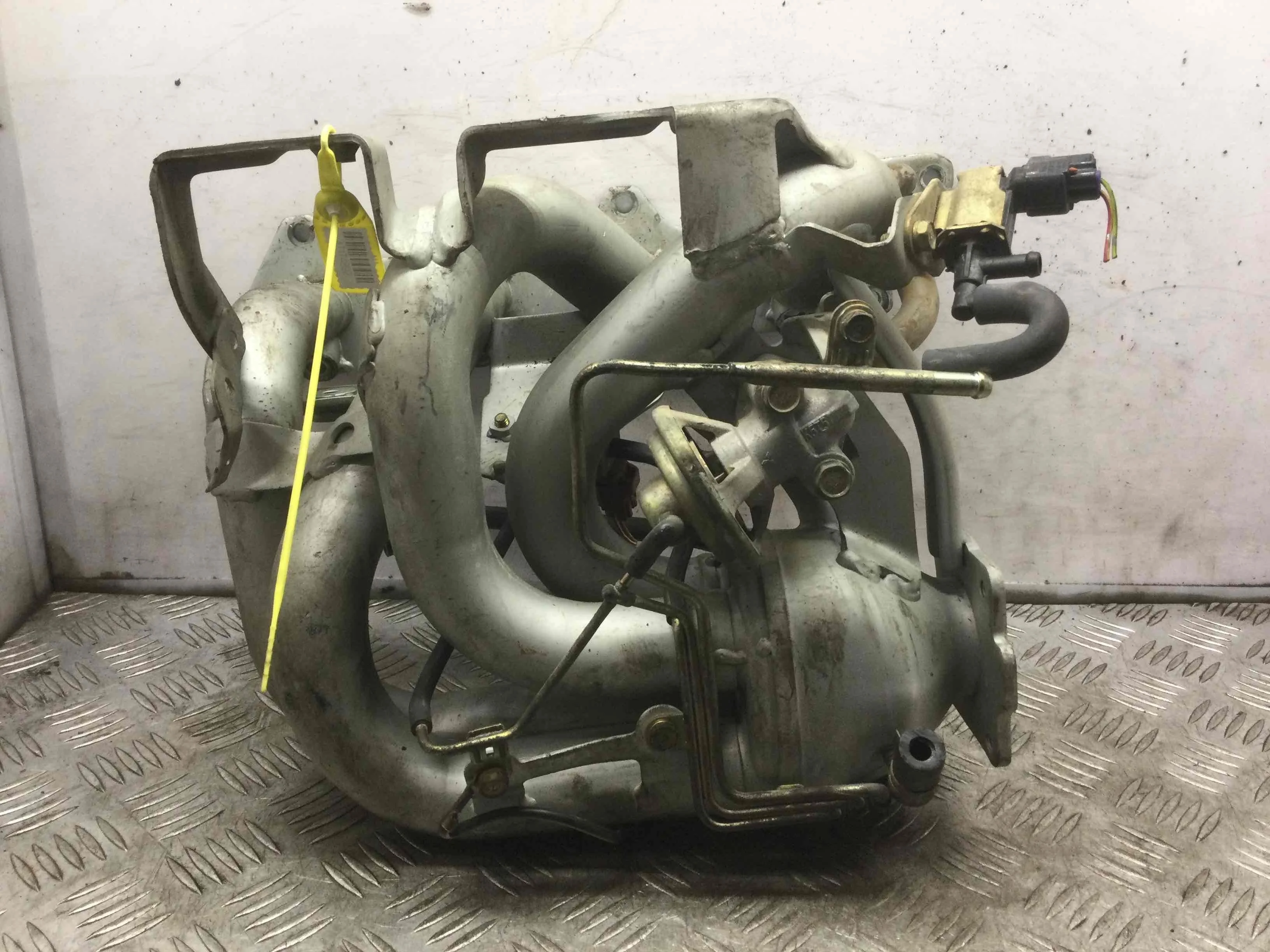 Коллектор впускной Mitsubishi Colt 5 поколение 1995 - 2003 бензин 1.3 i Механика Купе