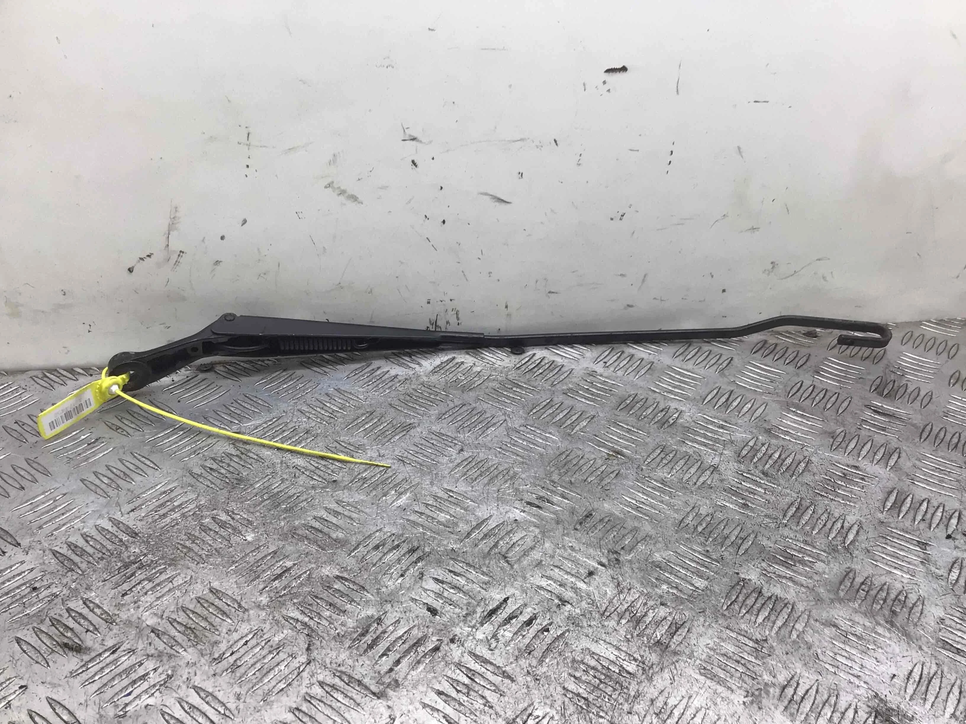 Щеткодержатель (поводок стеклоочистителя, дворник) Volkswagen Passat B5 (1996-2000) дизель 1.9 TDI Механика Универсал